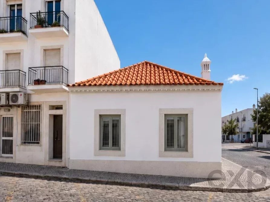 Charming House with Approved Reconstruction Project in Tavira Historic Centre 86993556 image 4