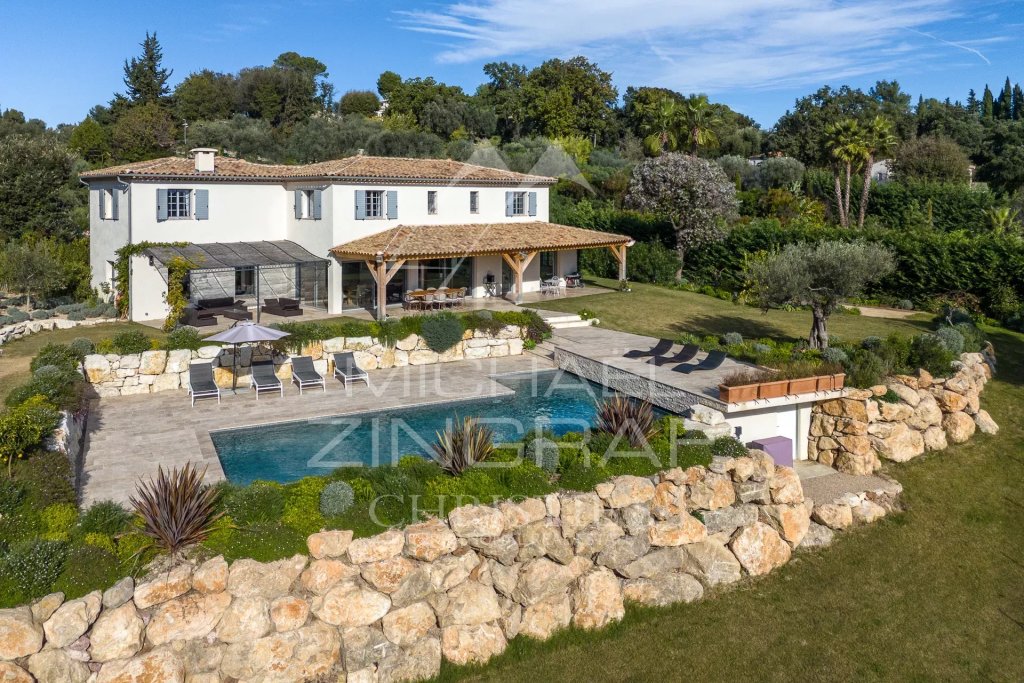 Villa for sale in Roquefort-les-pins — Modern Provençal Family Villa with Sea Views in Roquefort-les-pins
