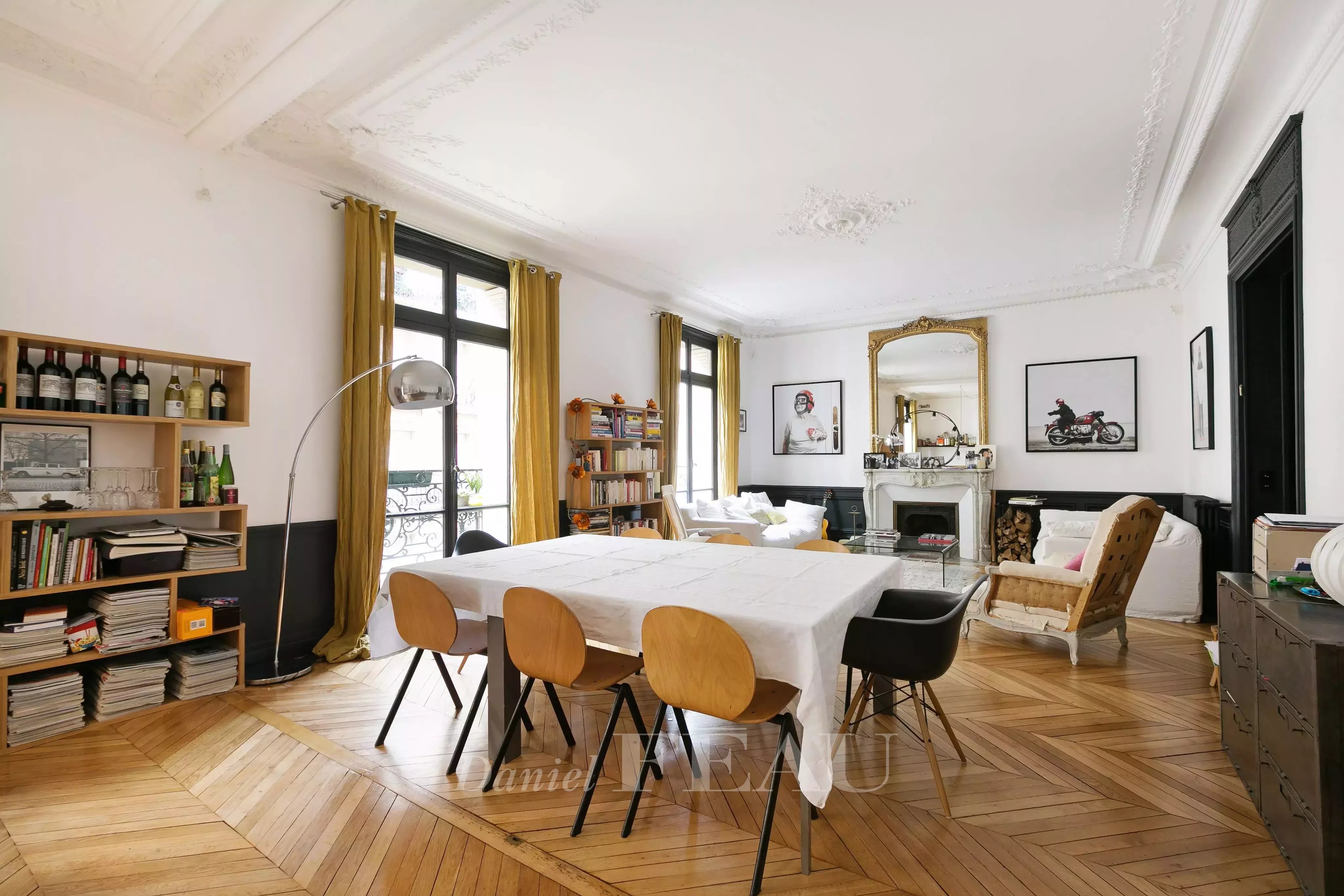 Paris 16th District – A renovated 4-bed apartment