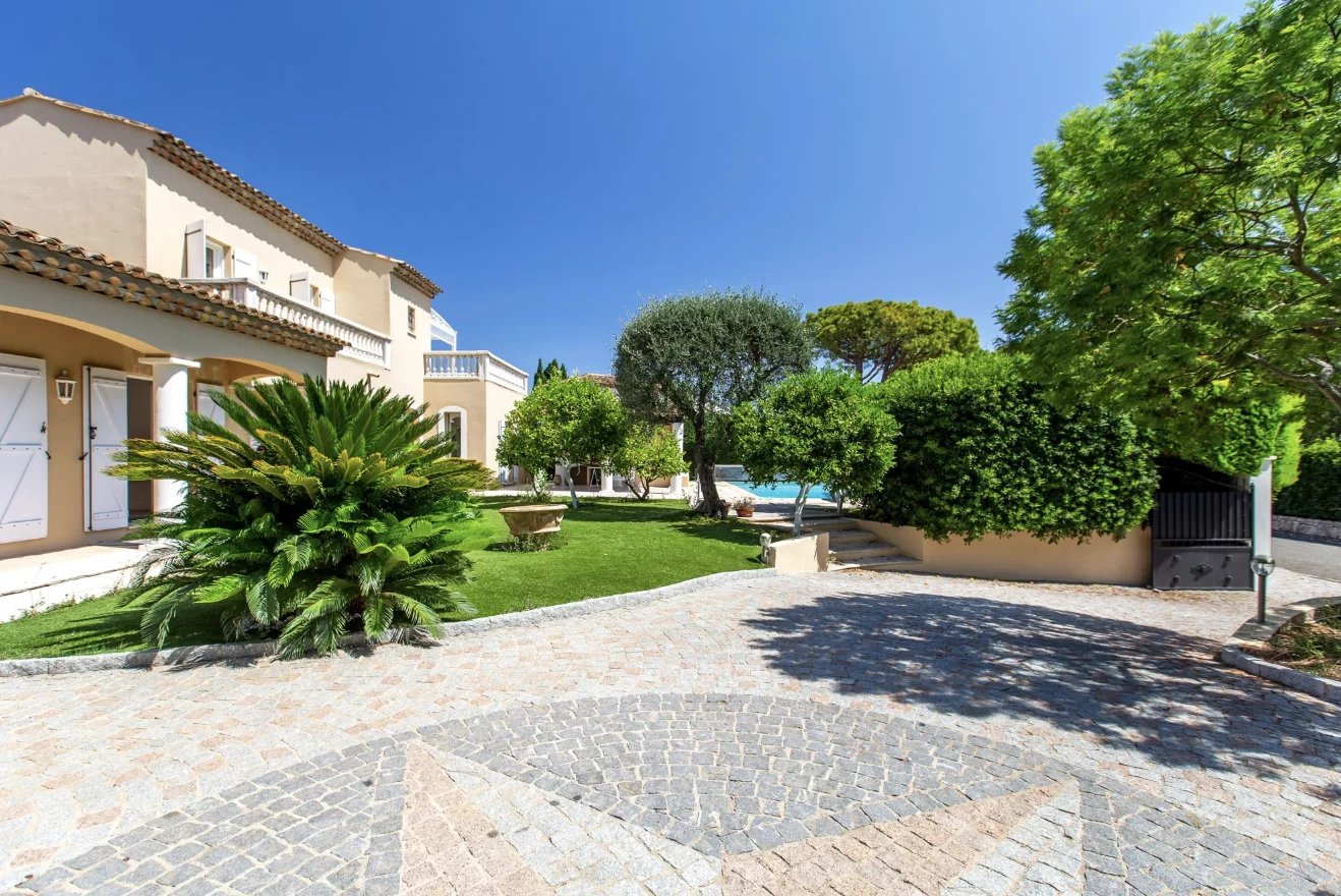 Villefranche-sur-Mer - Superb neo-Provencal villa in gated estate with swimming pool
