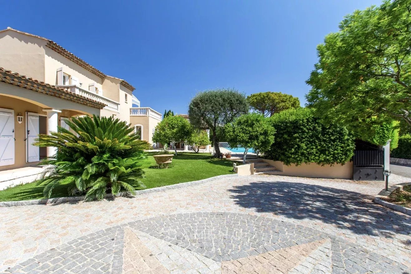 Villefranche-sur-Mer – Superbe villa néo-provençale dans domaine fermé avec piscine