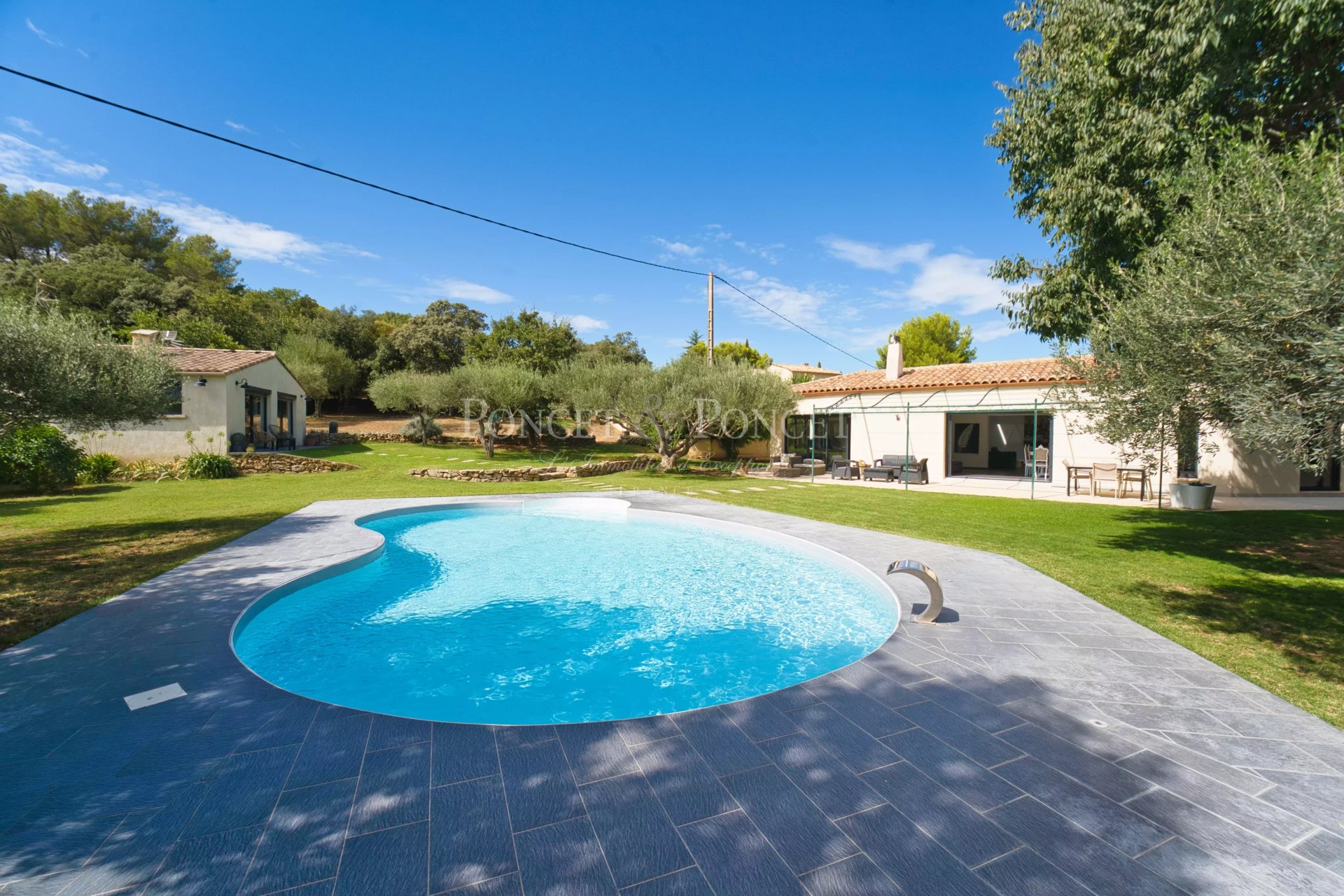 5 Bedroom Villa/Townhouse's Image 16