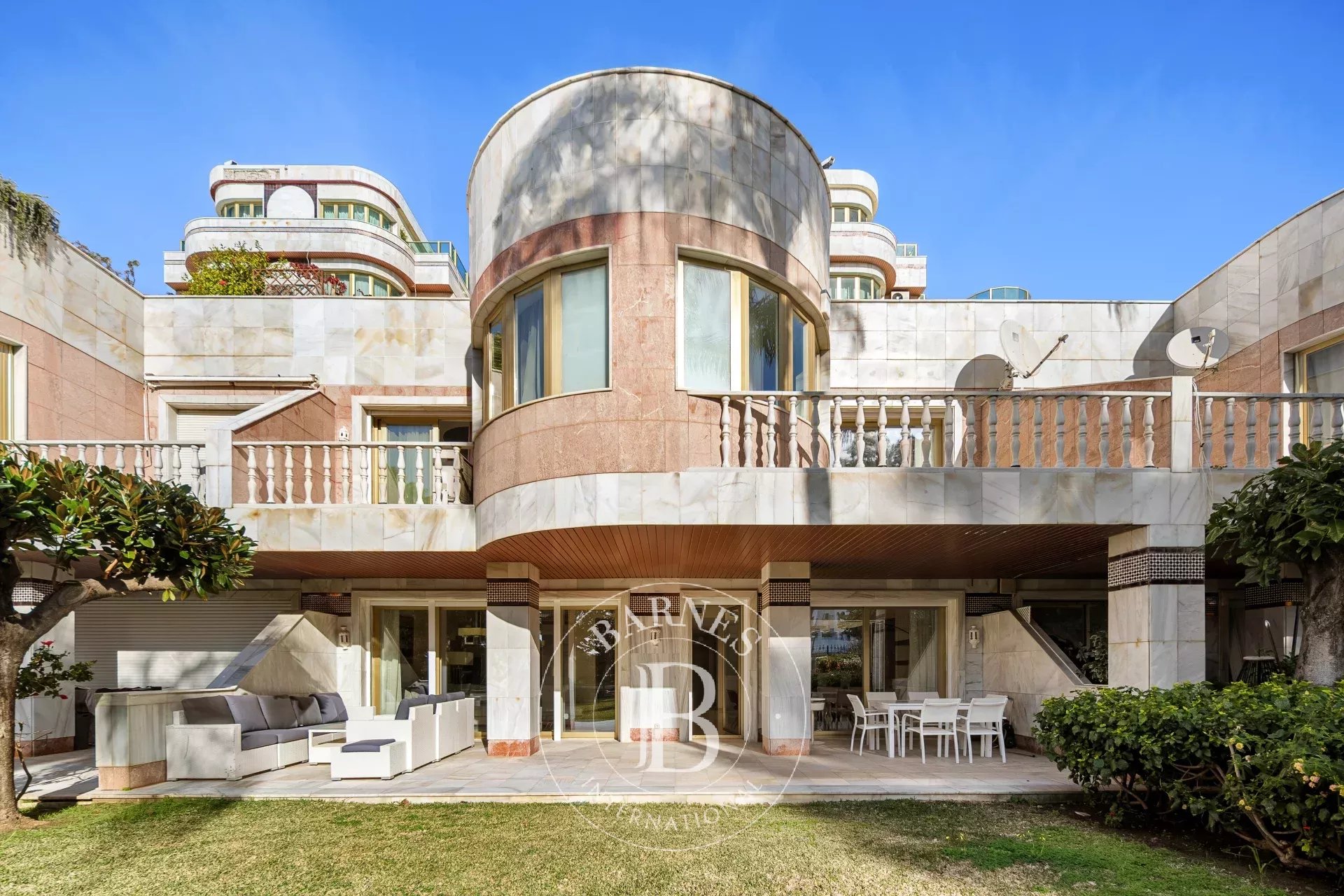 Espléndido dúplex en una residencia histórica en el centro de Puerto Banús