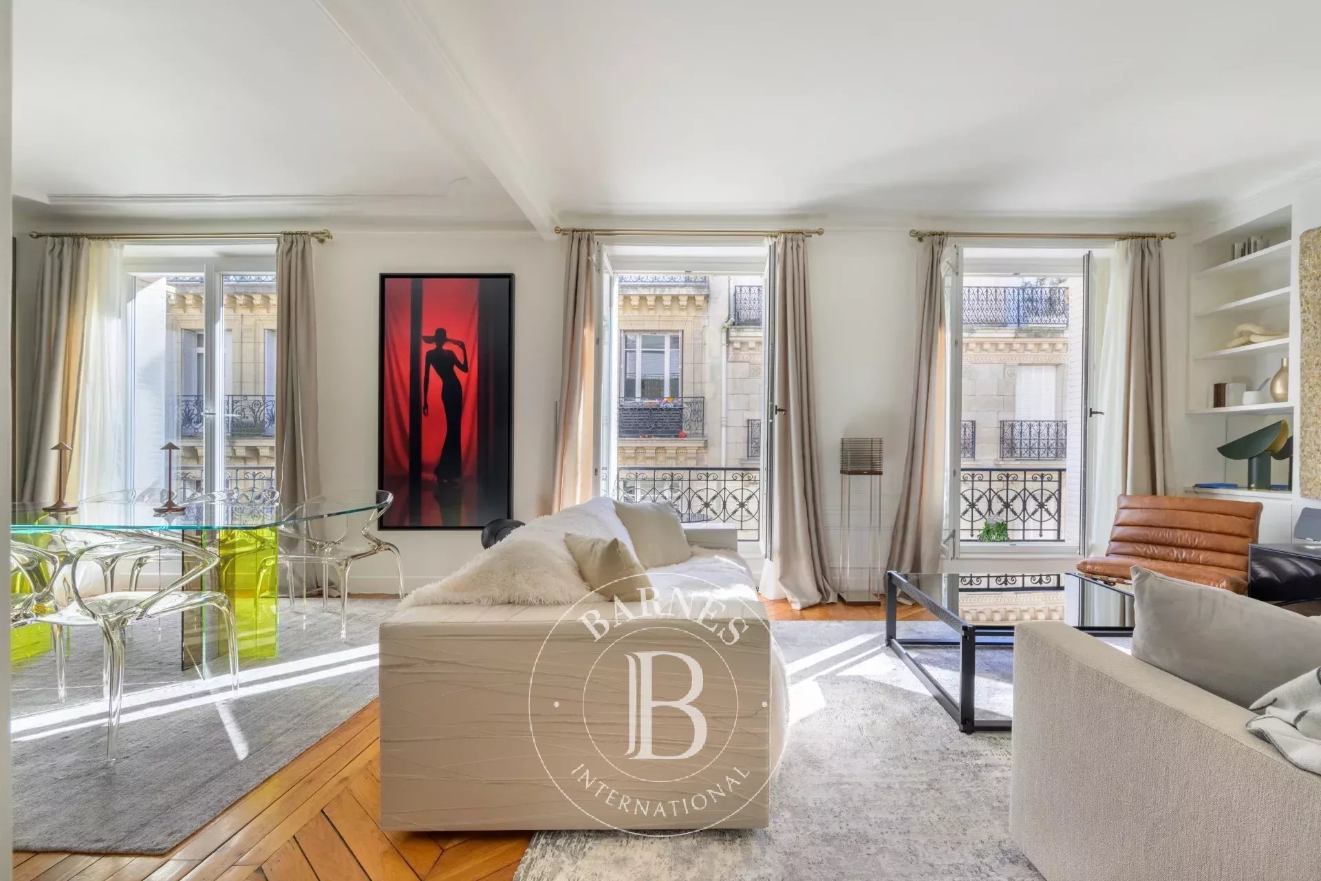 Paris 16th - Trocadéro - 2 bedroom apartment - High Floor - Sunny - Air-conditioned