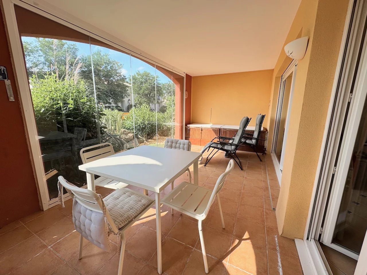 Roquebrune-sur-Argens | 3-room apartement with loggia overlooking a beautiful garden.