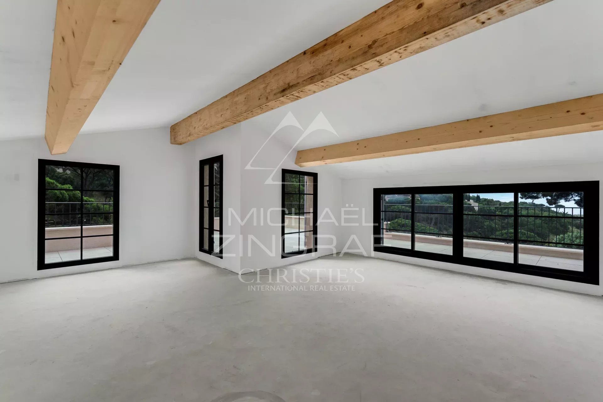 6 Bedroom Villa/Townhouse's Image 7