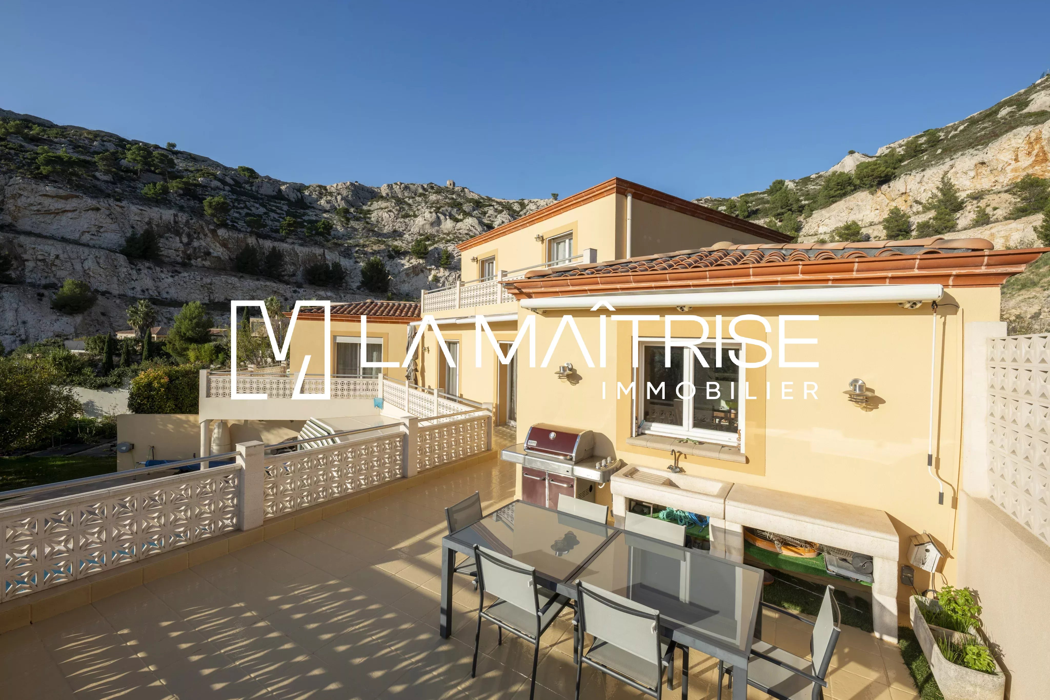 VILLA  T5 - 251 M² - PARCELLE DE 1125 M²