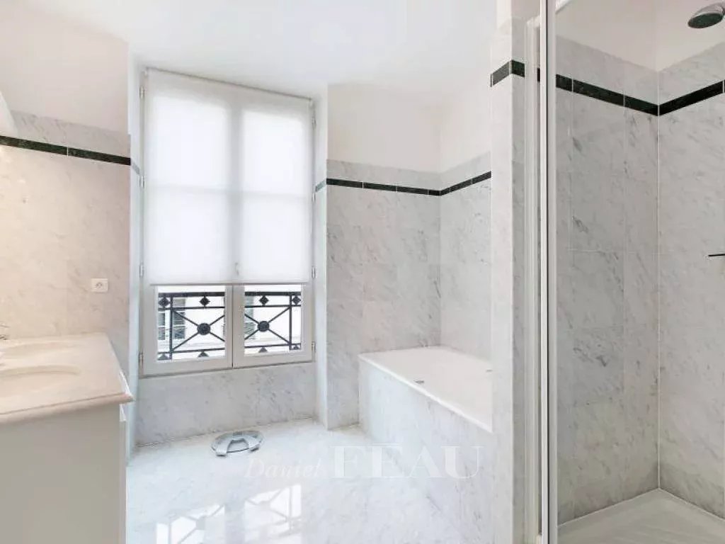 Location Appartement Paris 8ème