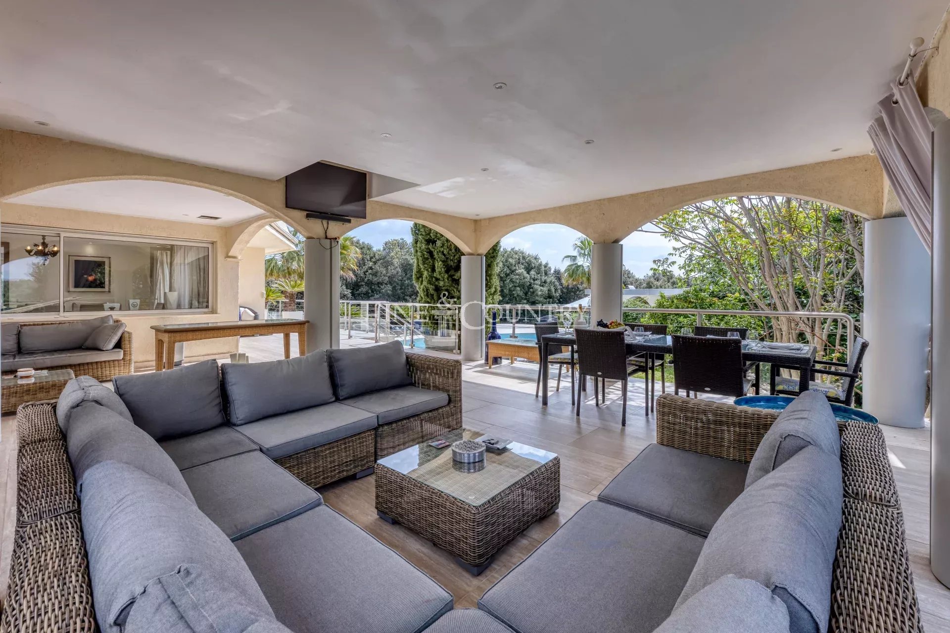 Photo of for sale property in Valbonne with tennis and hélipad