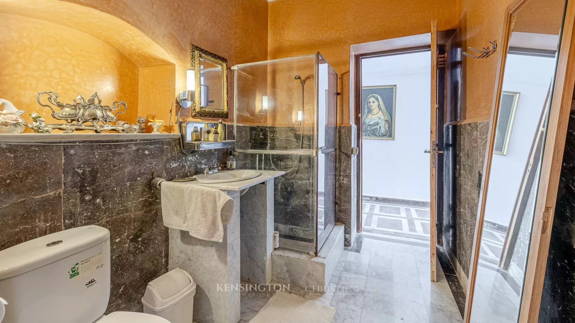 9 Bedroom Villa/Townhouse's Image 19