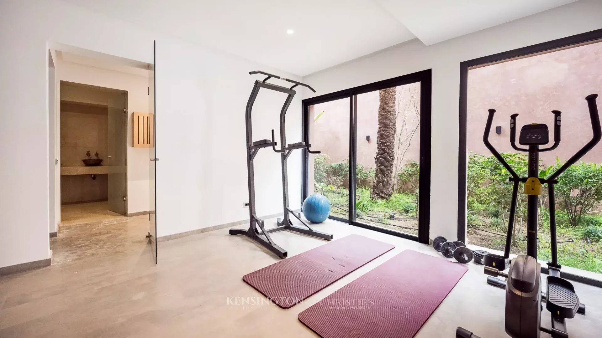 6 Bedroom Villa/Townhouse's Image 24