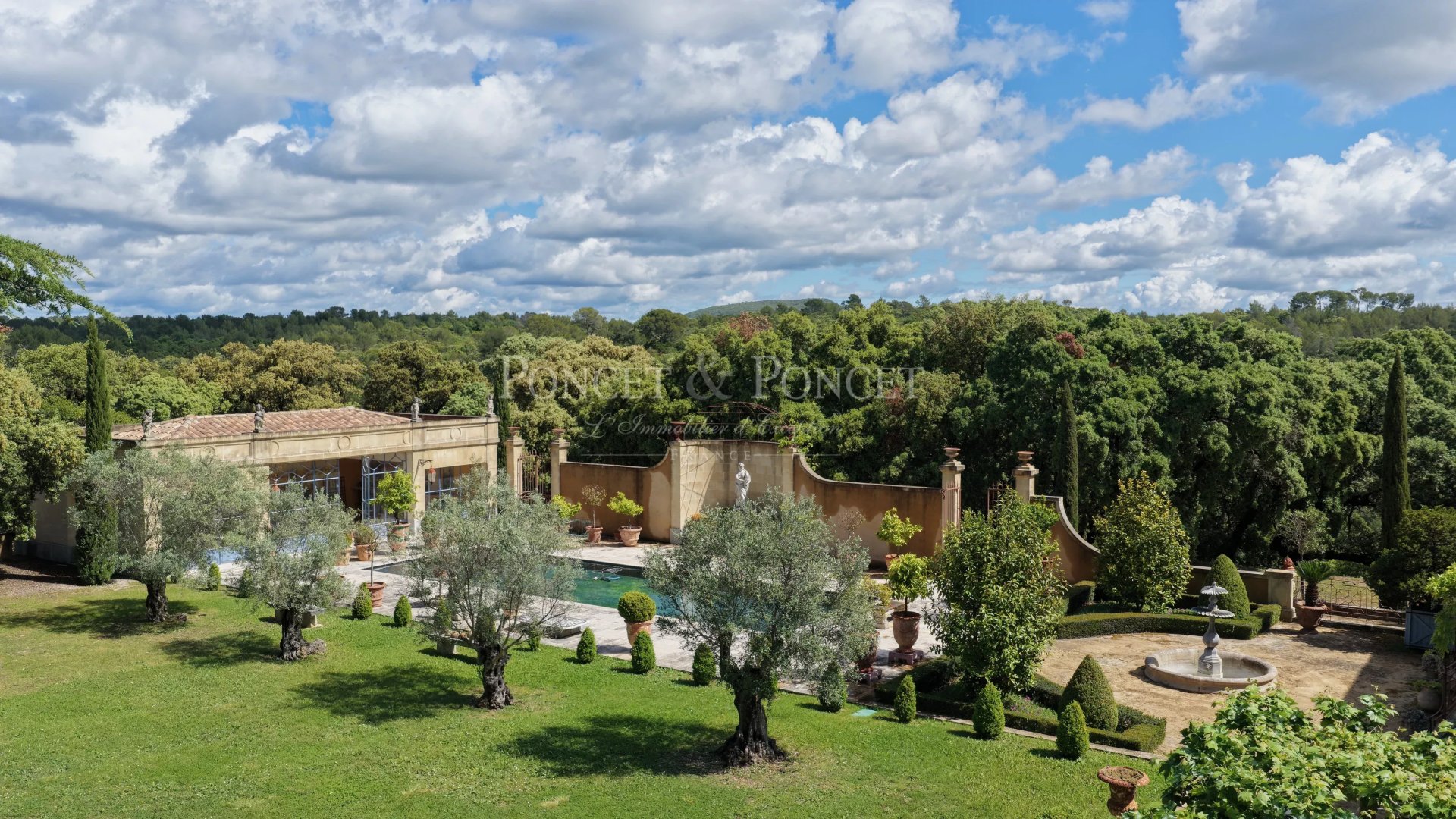 6 Bedroom Villa/Townhouse's Image 19