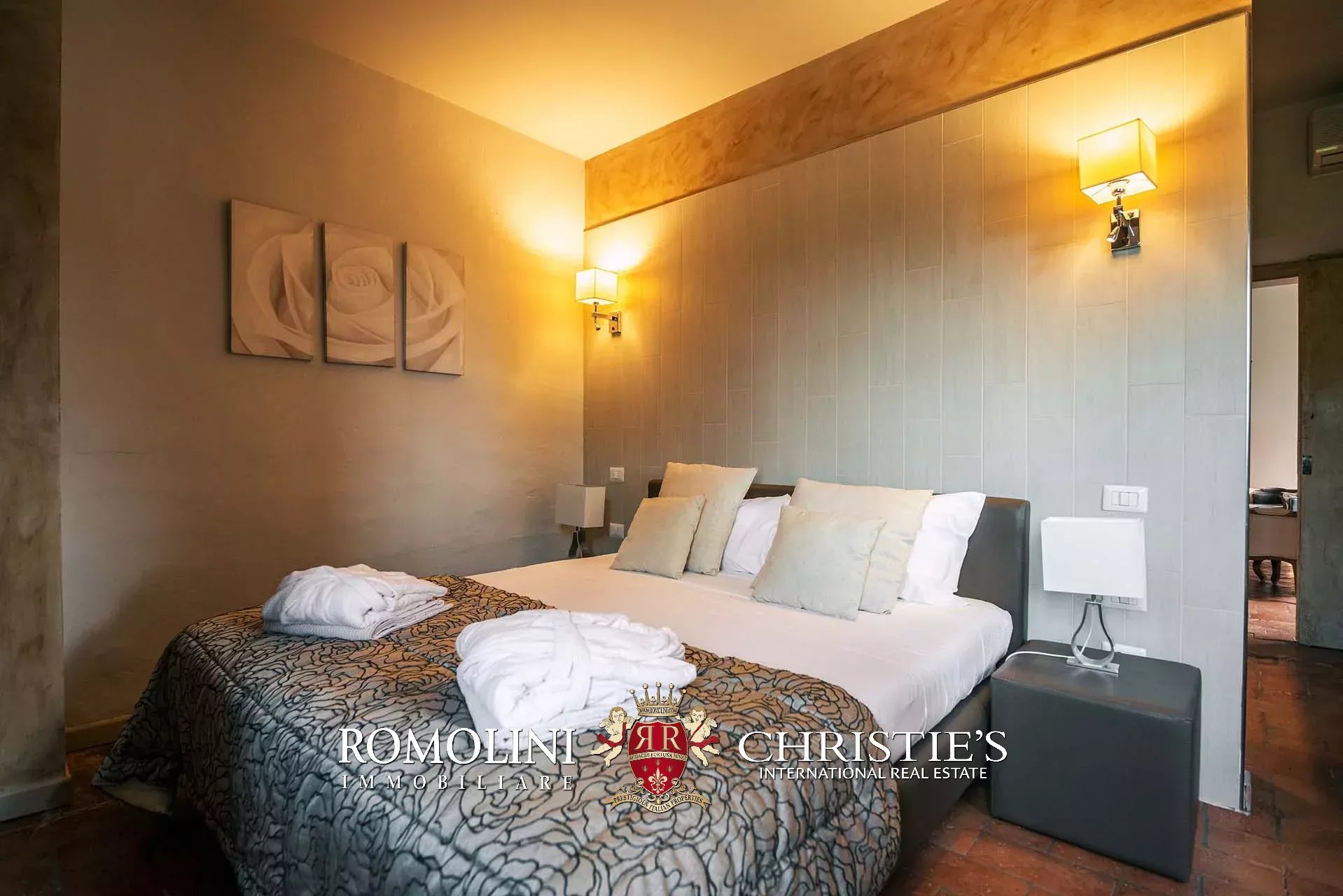 8 Bedroom Villa/Townhouse's Image 76