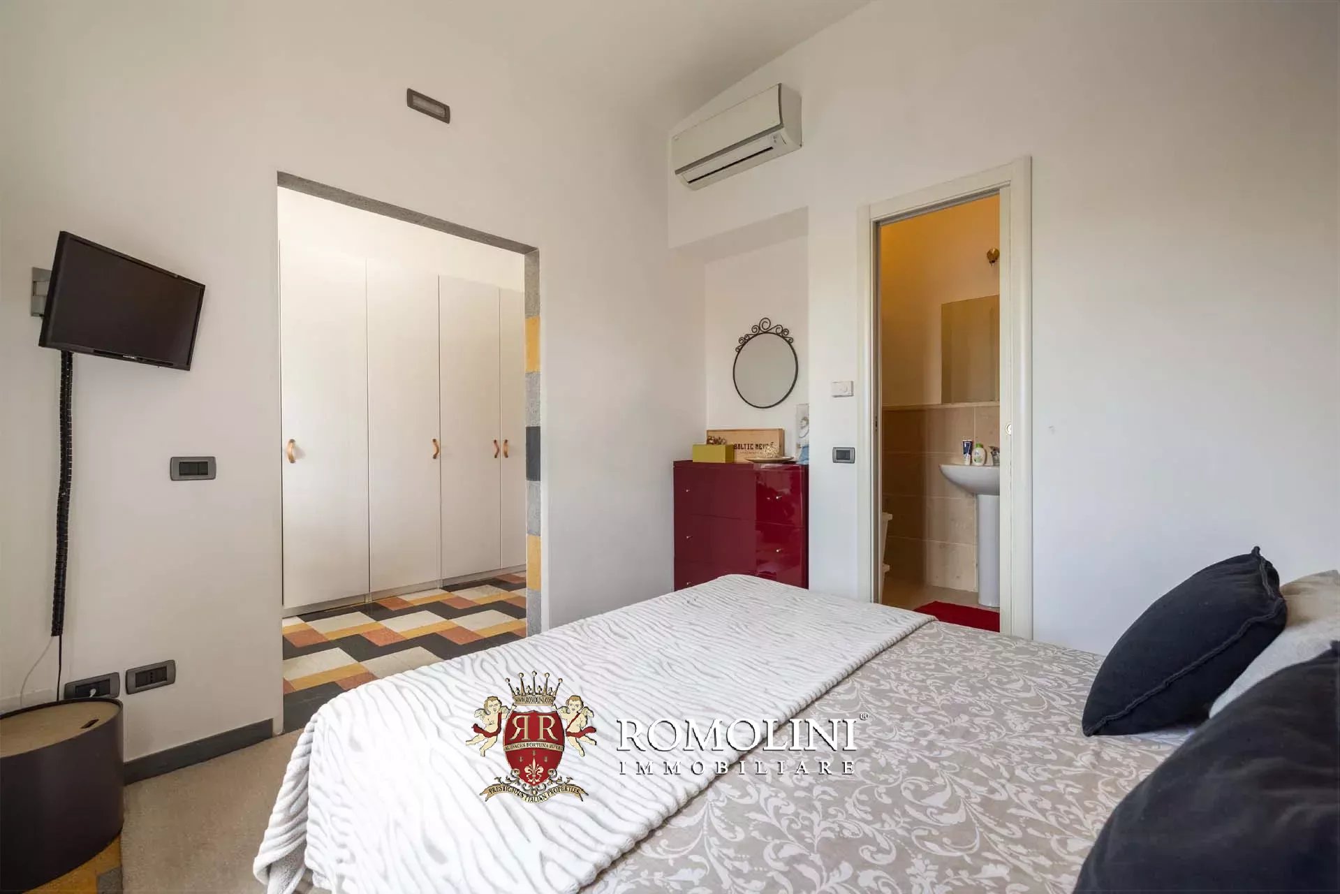 6 Bedroom Villa/Townhouse's Image 38