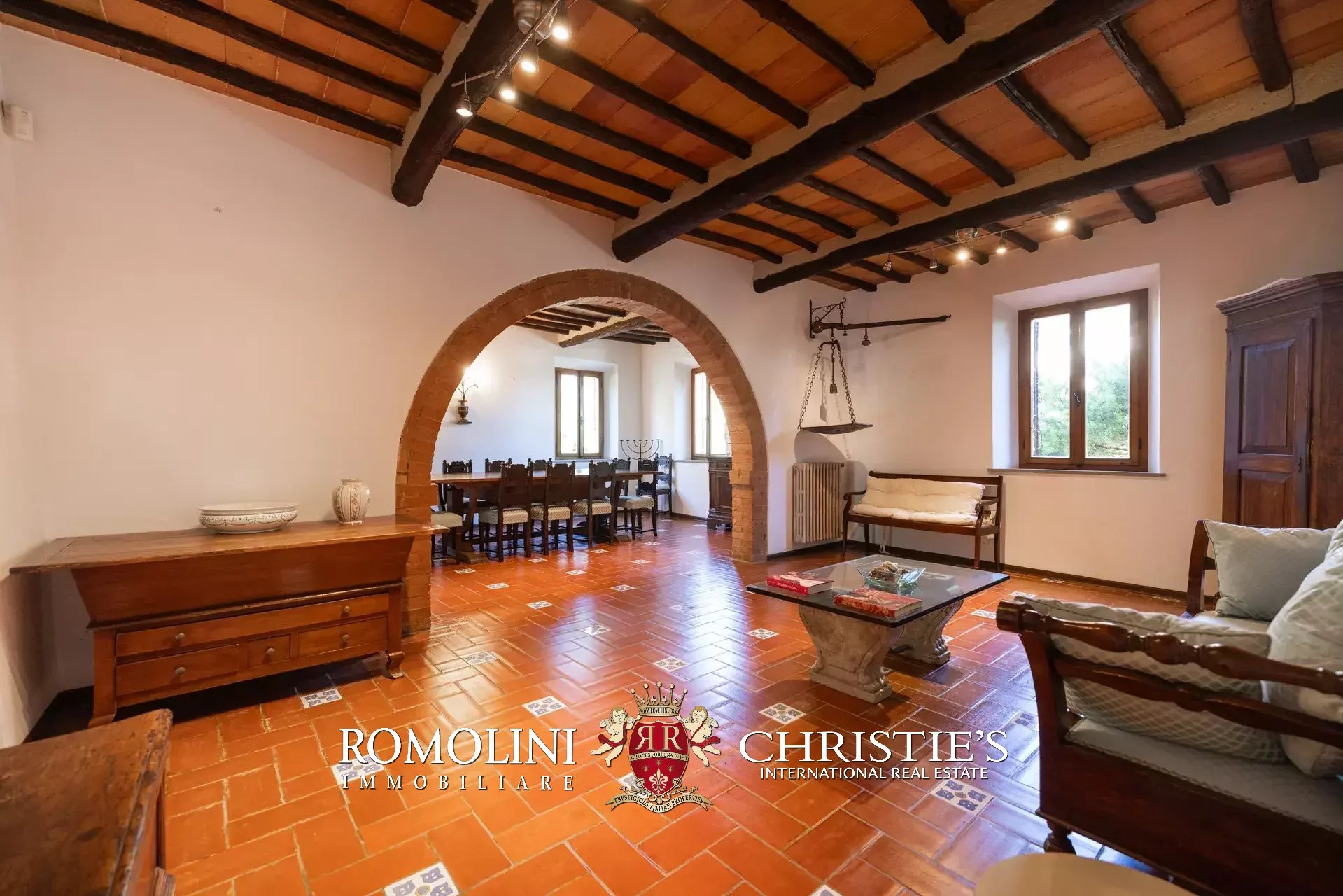 18 Bedroom Vineyard's Image 45