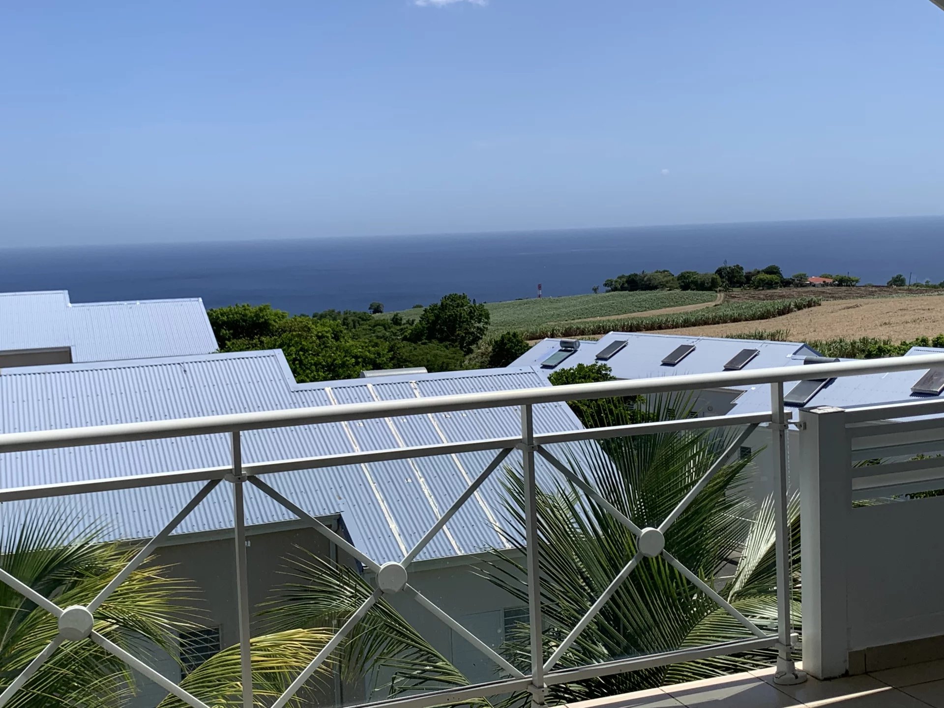 BEL APPARTEMENT T2 VUE MER
