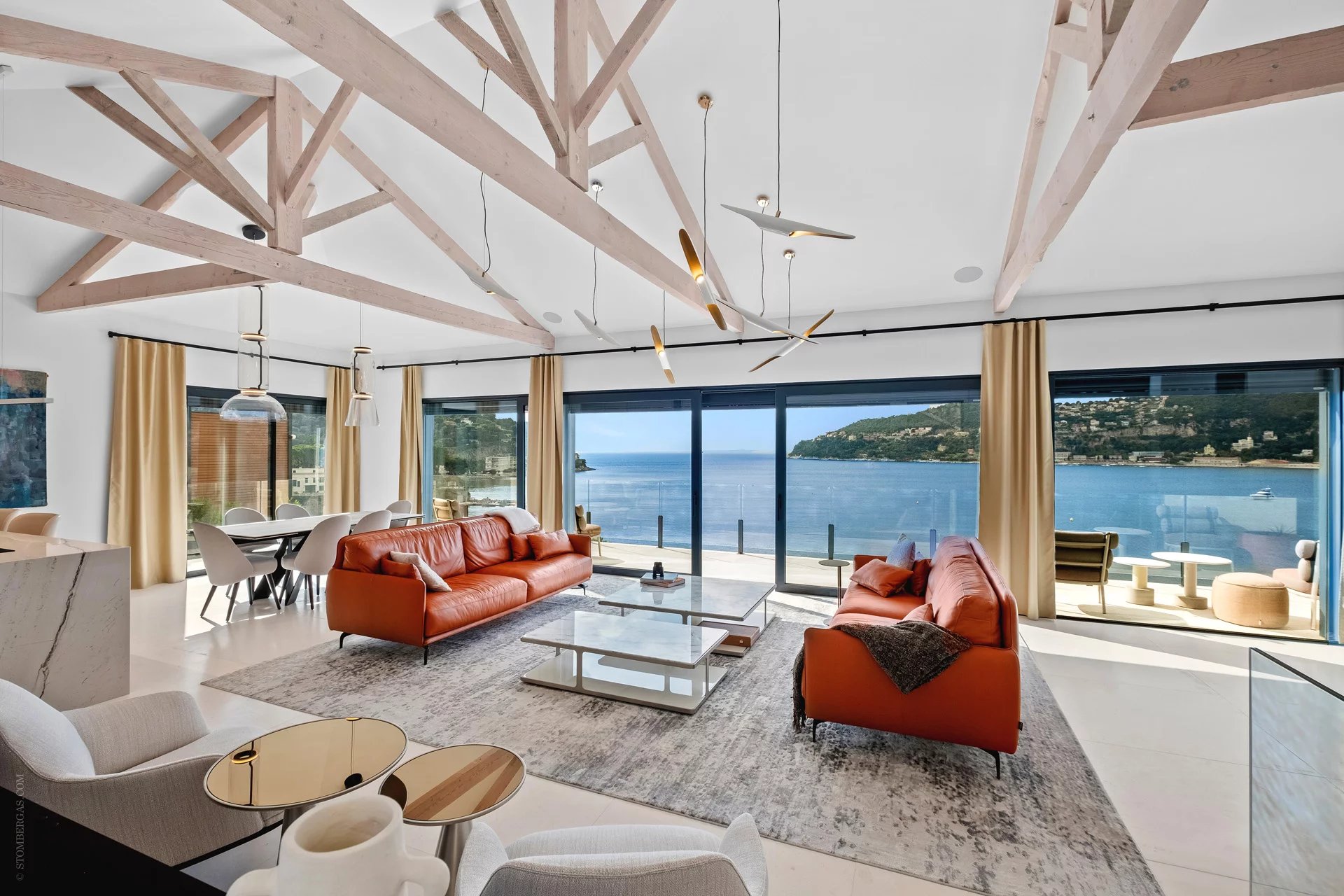 Design de bon goût avec vue panoramique sur la baie de Villefranche