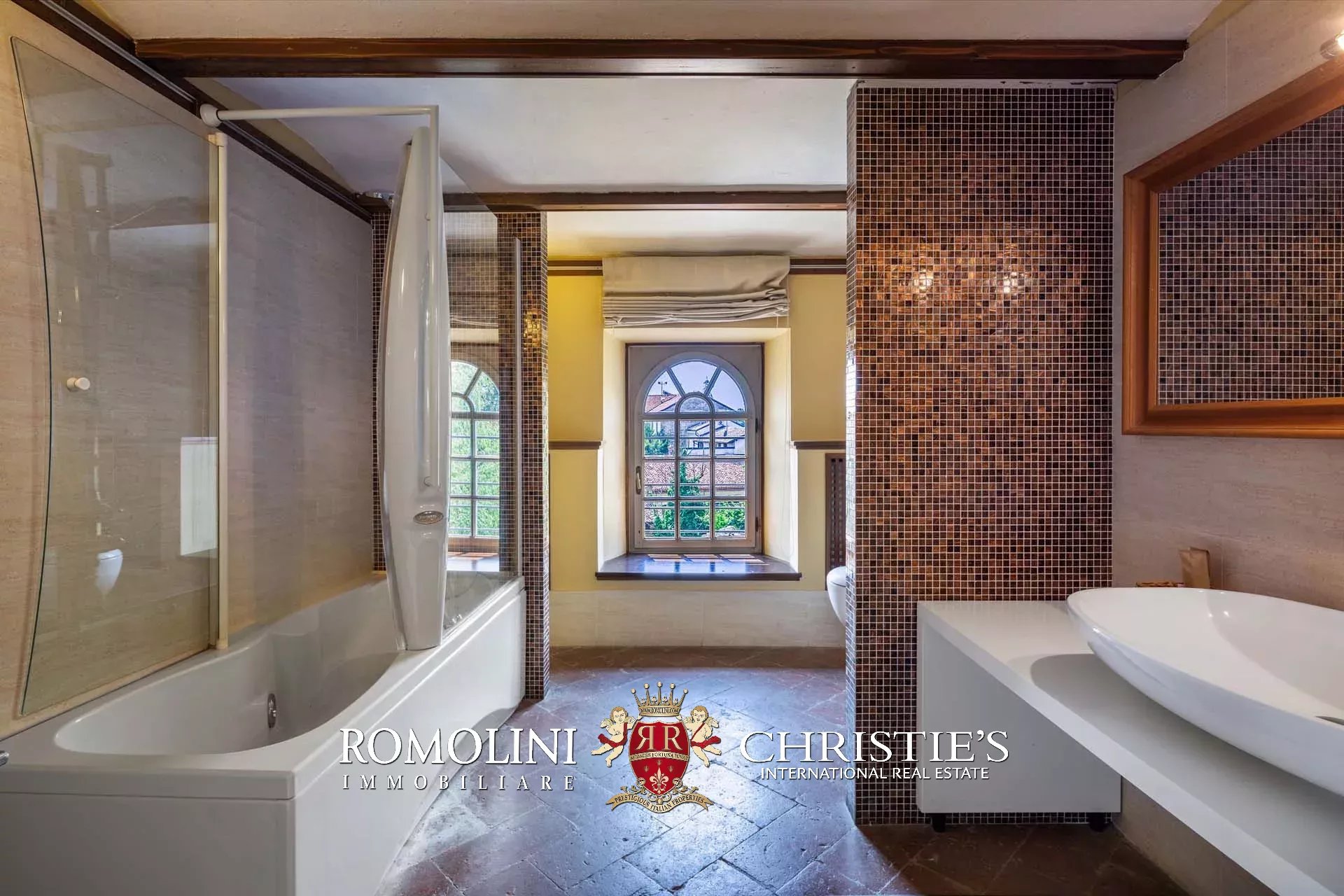 10 Bedroom Chateau's Image 24