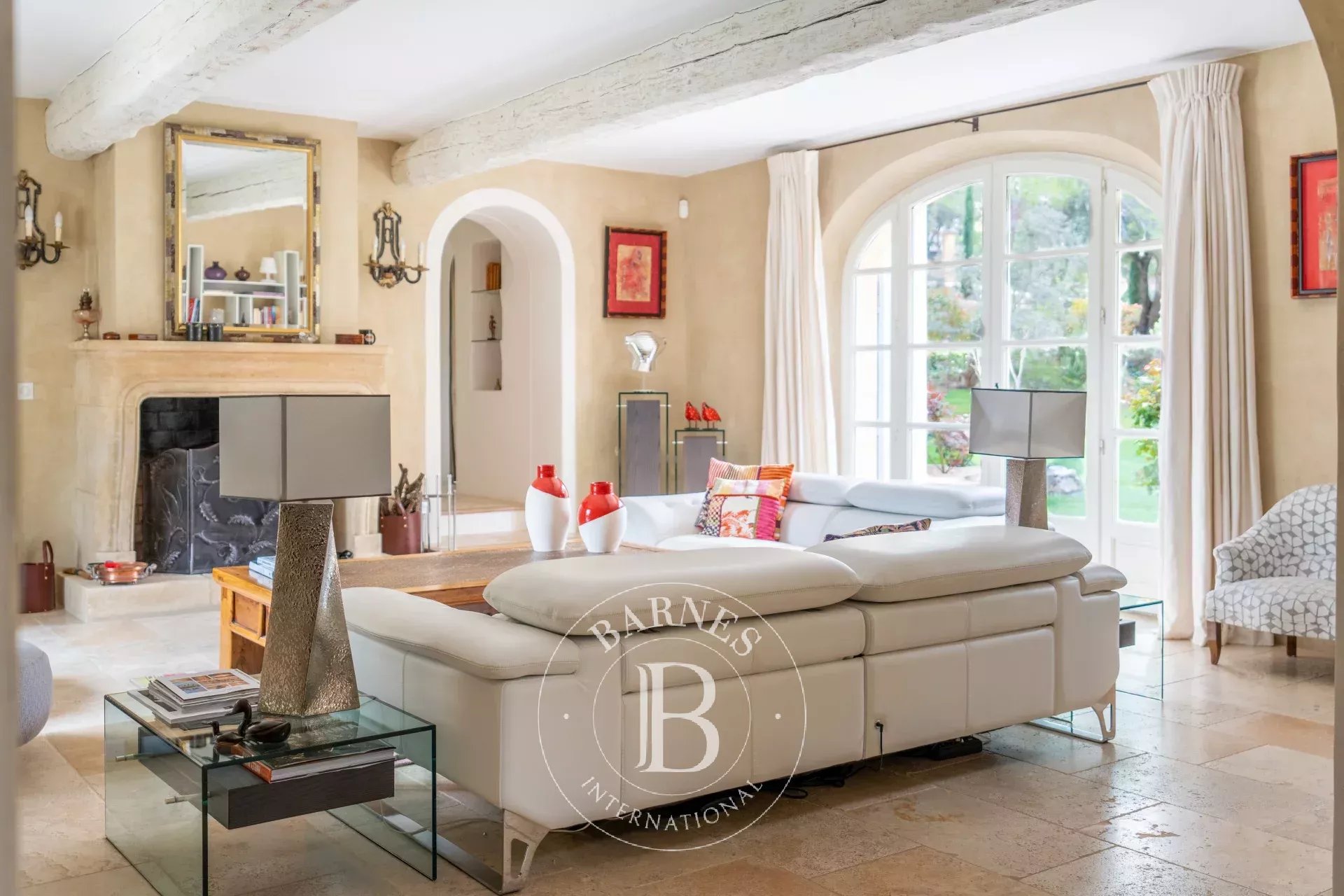 Close to Aix-en-Provence – Exceptional Bastide with Pool and 5 Bedrooms - picture 7