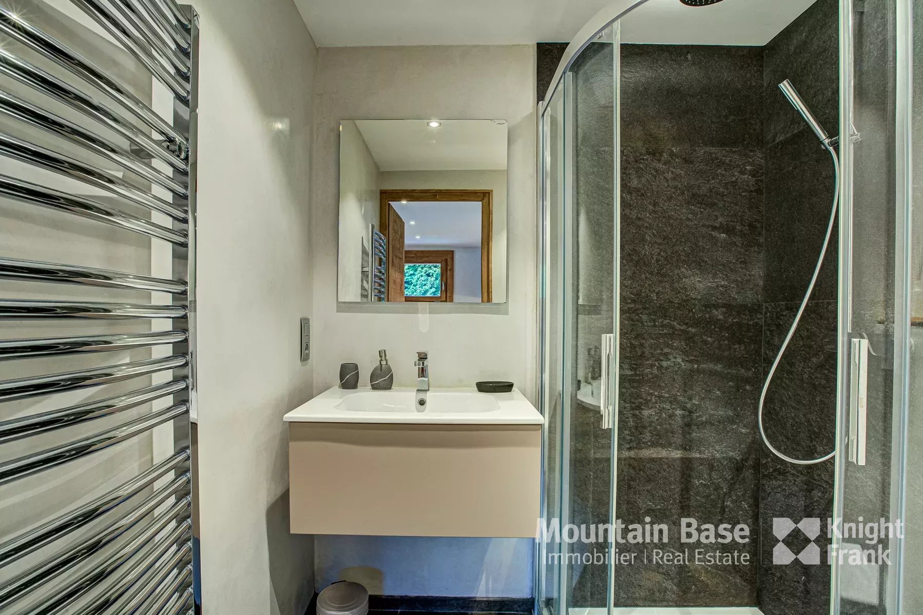 Photo of Chalet recently built four-bedroom chalet located in Les Songenaz