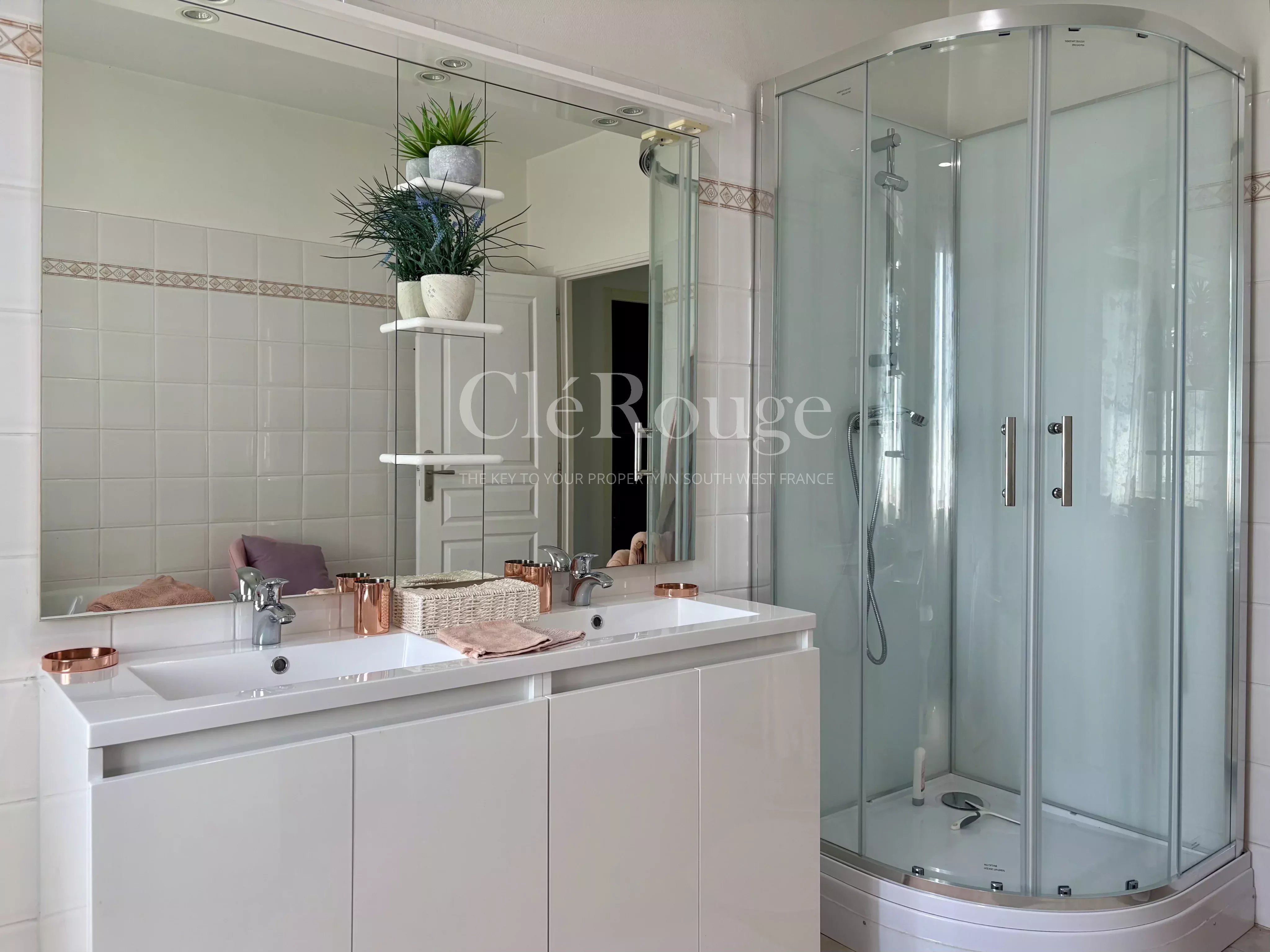 Au coeur d'Agen  Élégante demeure en pierre avec gîte, piscine et la liberté de créer, d'y vivre ou de louer.