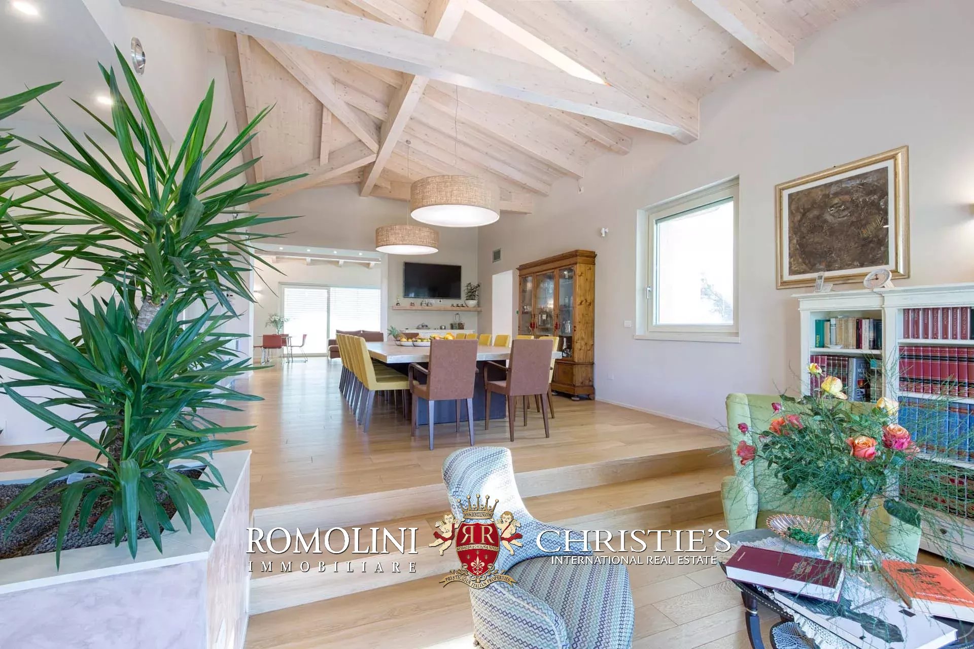 7 Bedroom Villa/Townhouse's Image 43