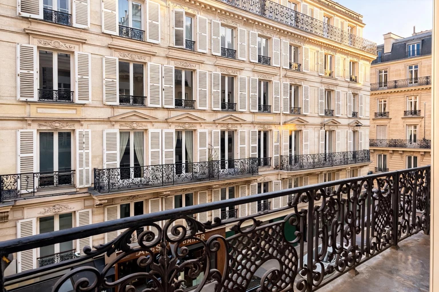 Paris 8 - Appartement de 6 pièces de 169m2 + Balcon - Image Array