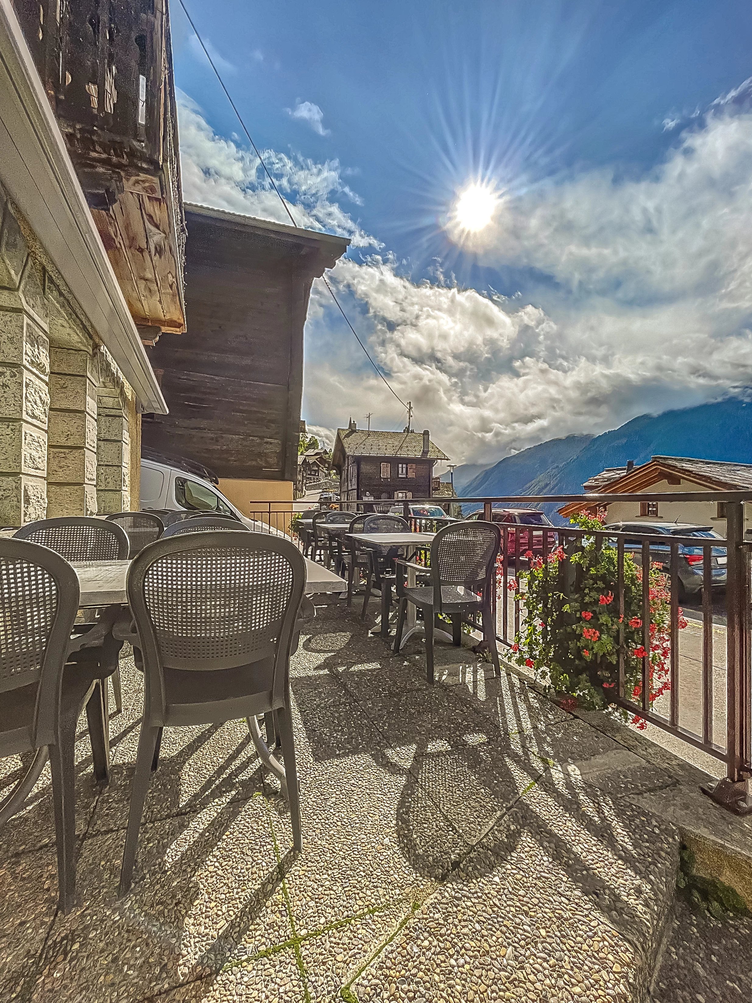Charmant restaurant rénové dans un village authentique - Photo 3