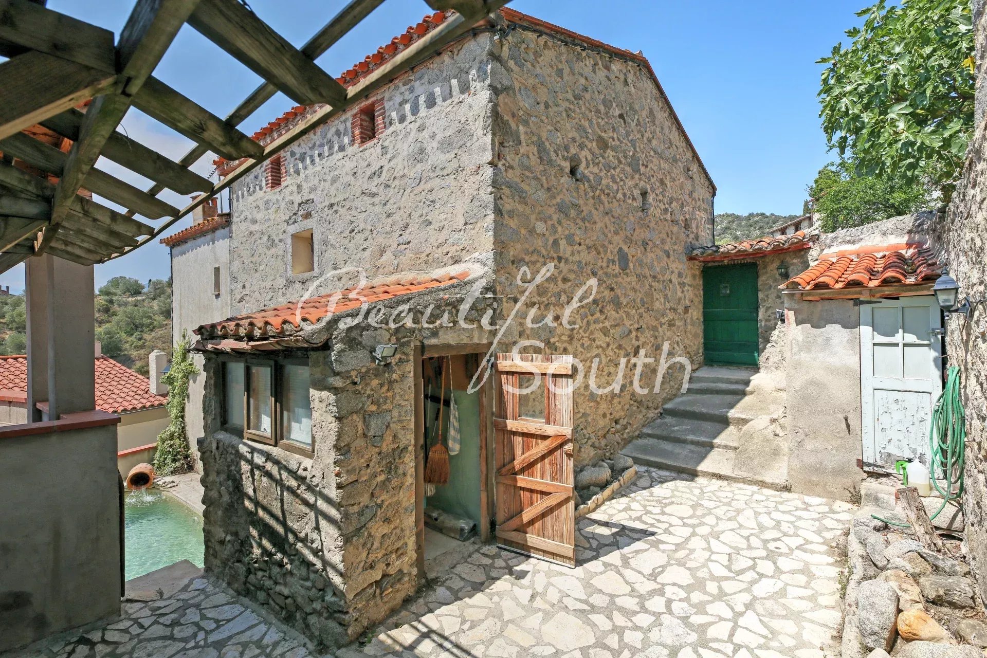 Sale Village house Eus