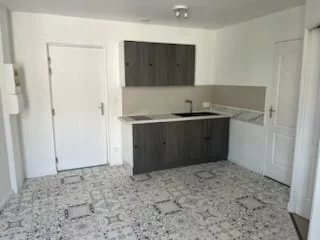 location appartement 2 pièces rénové de 29.5 m2 habitables à