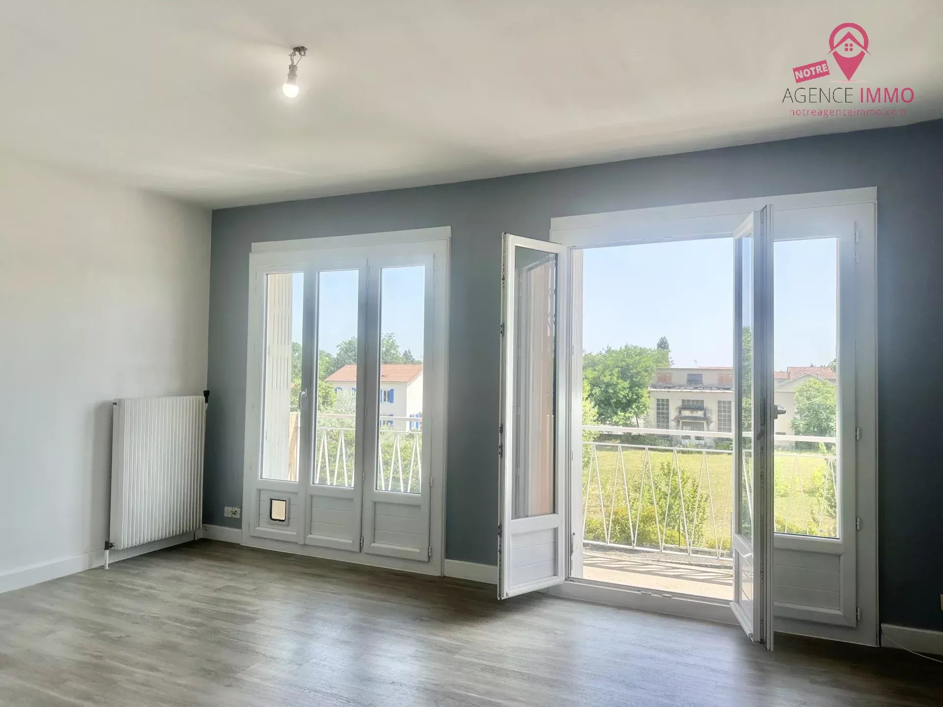 T5 lumineux avec balcon et garage