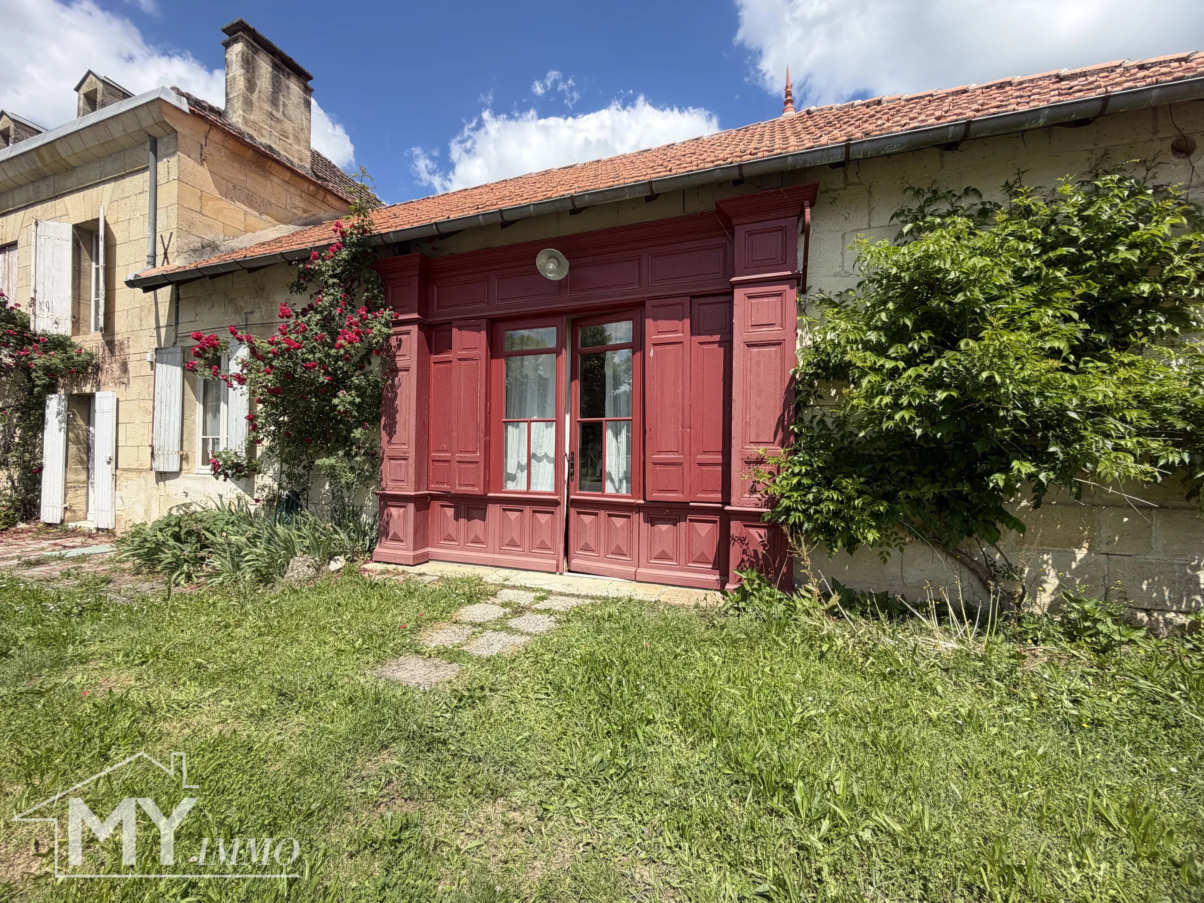 MONTCARET - Maison en pierre avec dépendances