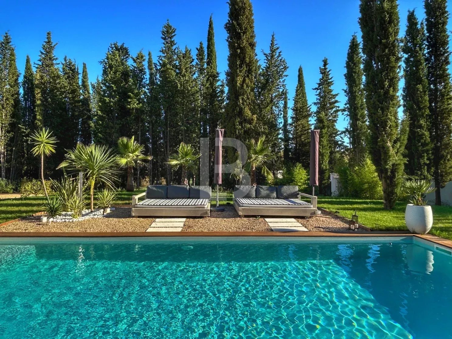 A la vente, superbe villa contemporaine proche Valbonne