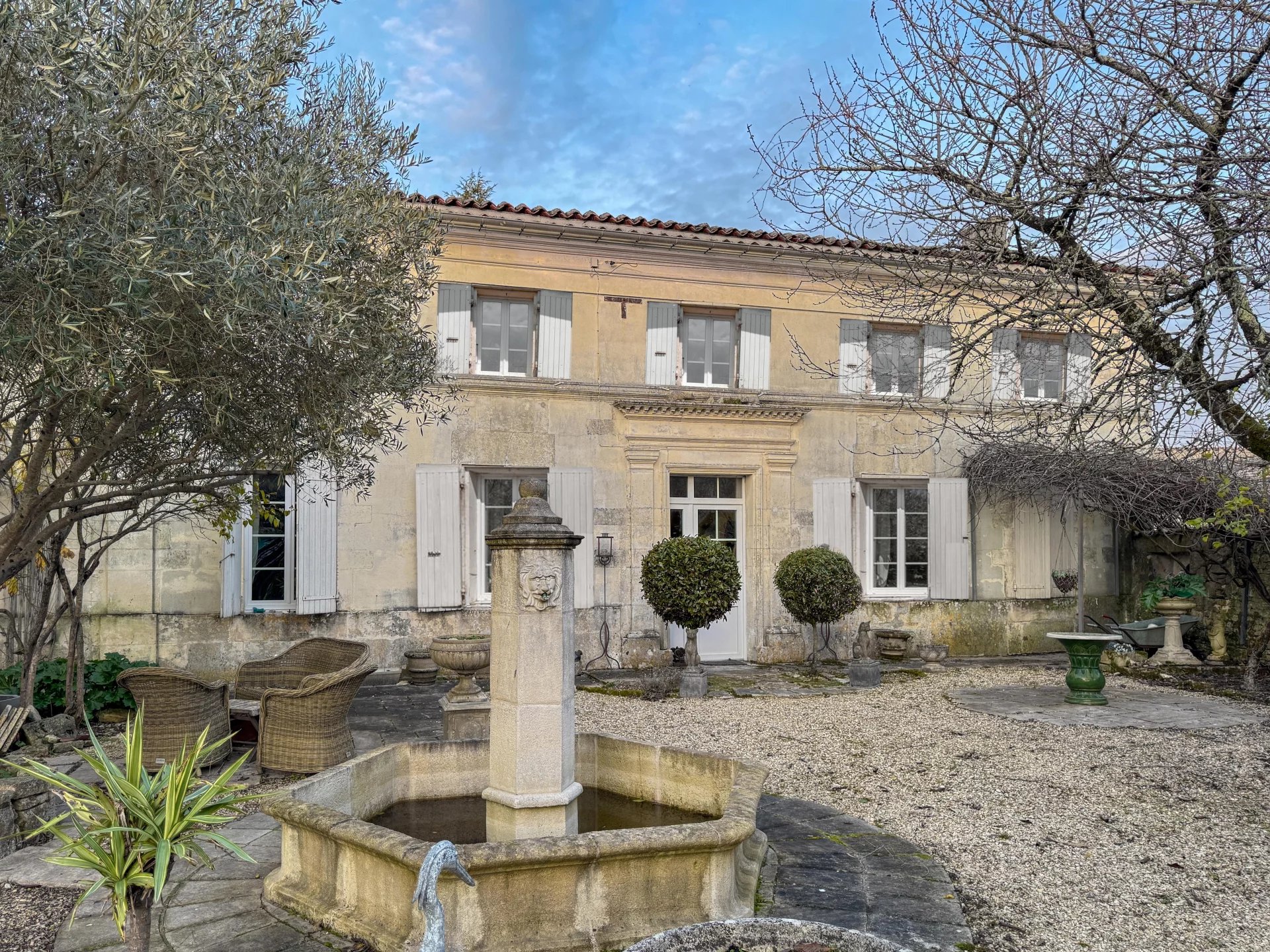 Belle maison Charentaise traditionnelle près de Cognac