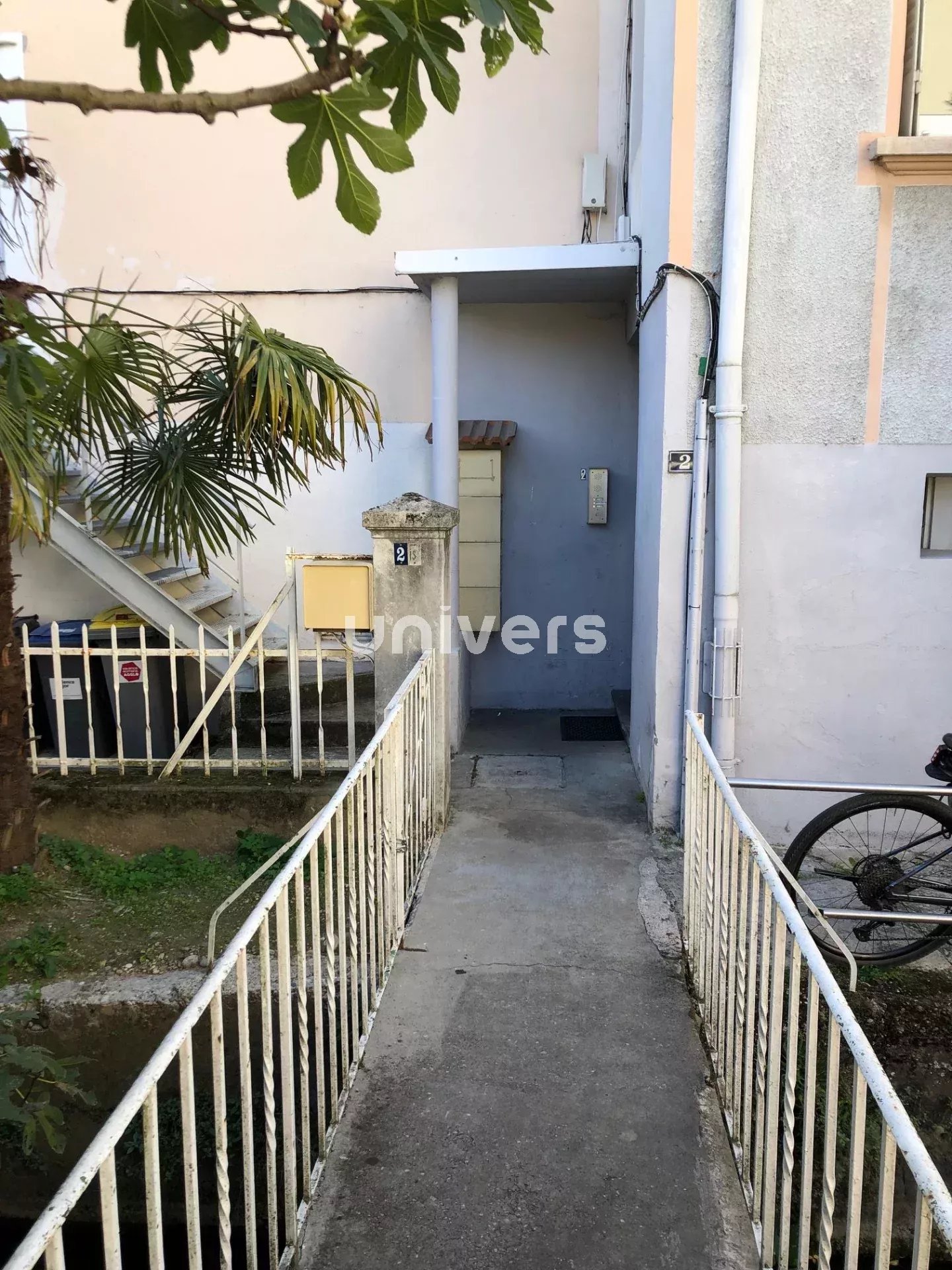 IMMEUBLE 192M2 avec 3 appartements