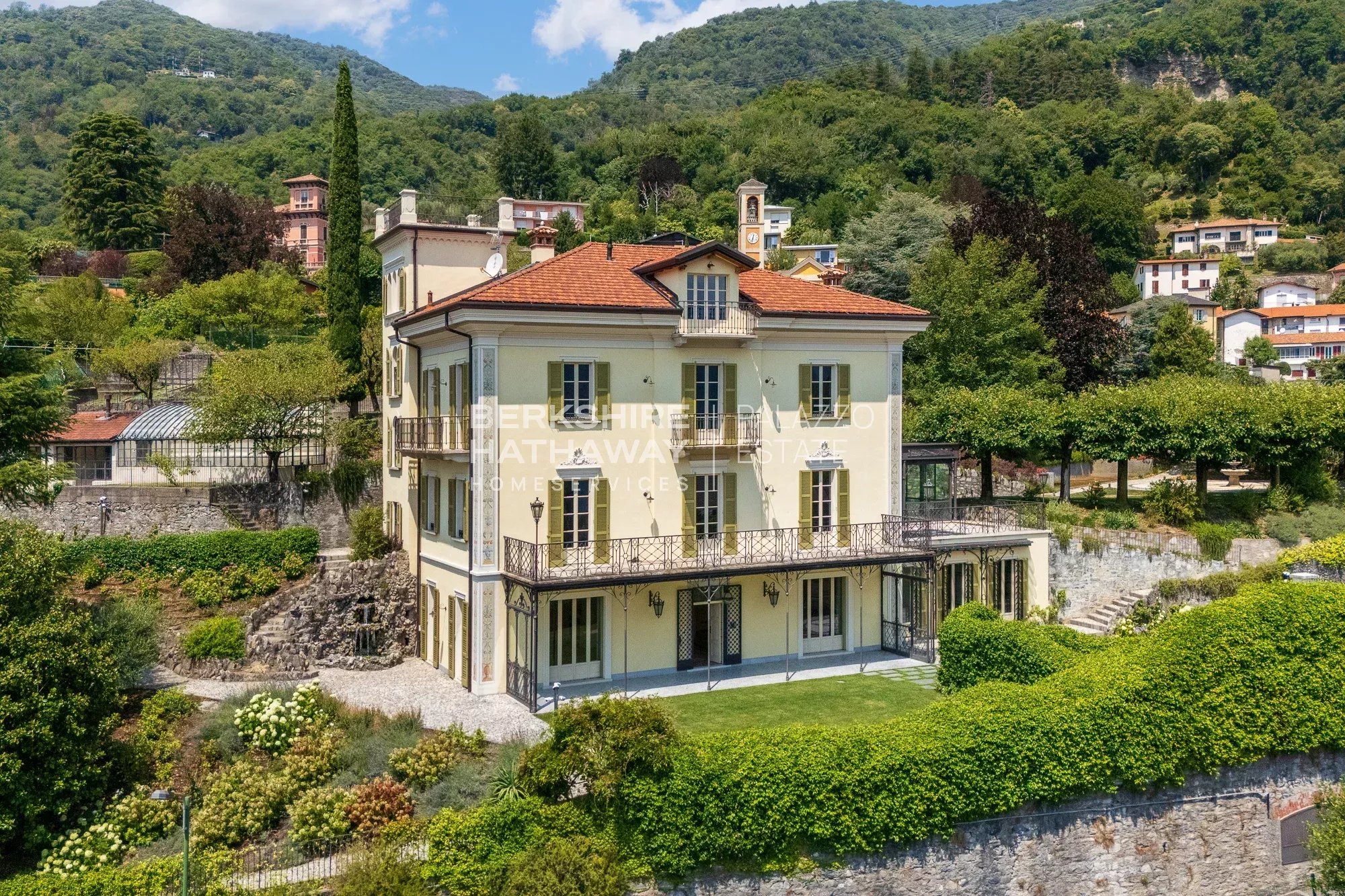 Elegante Dimora Liberty di Rappresentanza con Vista su Villa d’Este a Cernobbio, Lago di Como