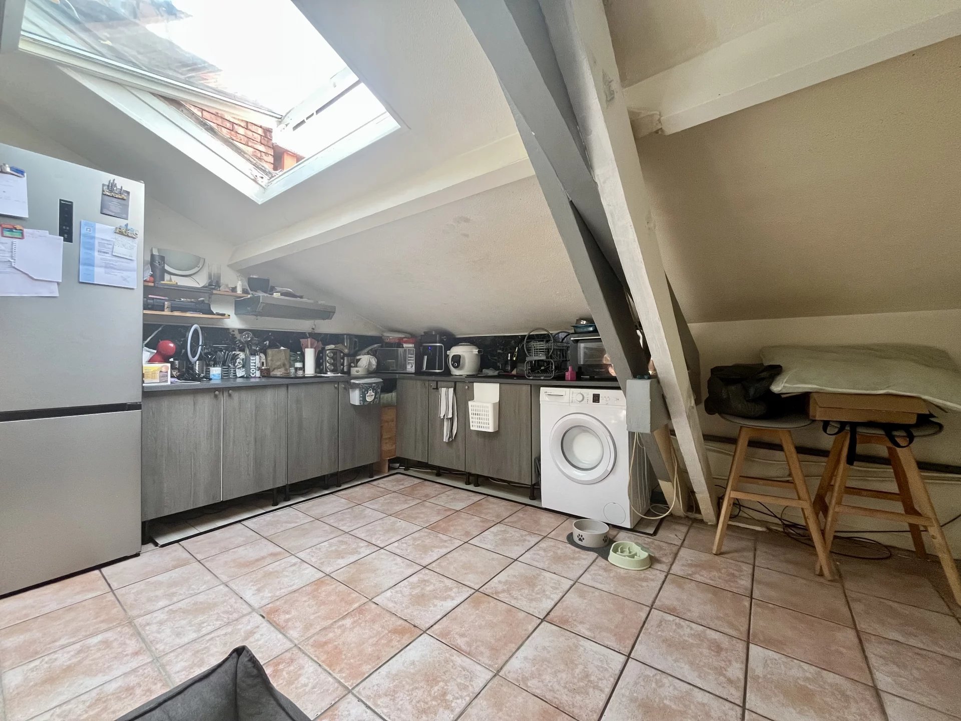2 PIECES - LIBERATION - DERNIER ETAGE
