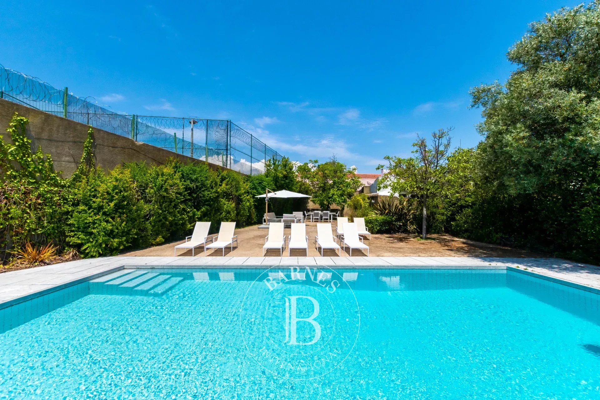 To RENT – In a private condominium in Graça