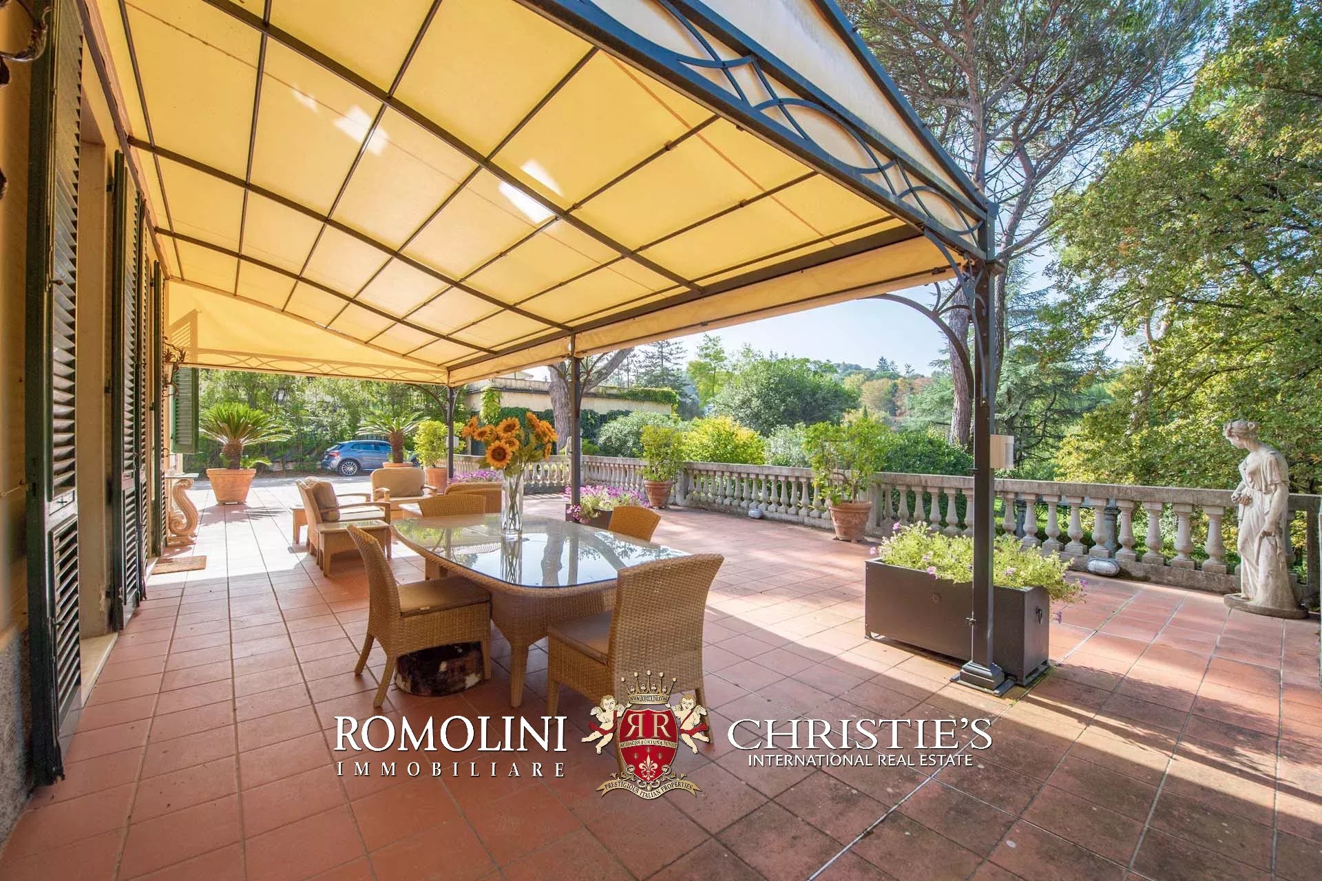 8 Bedroom Villa/Townhouse's Image 3