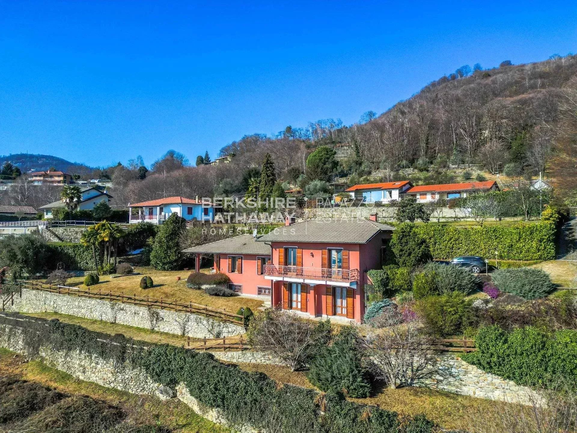 Villa in Lesa - view 1