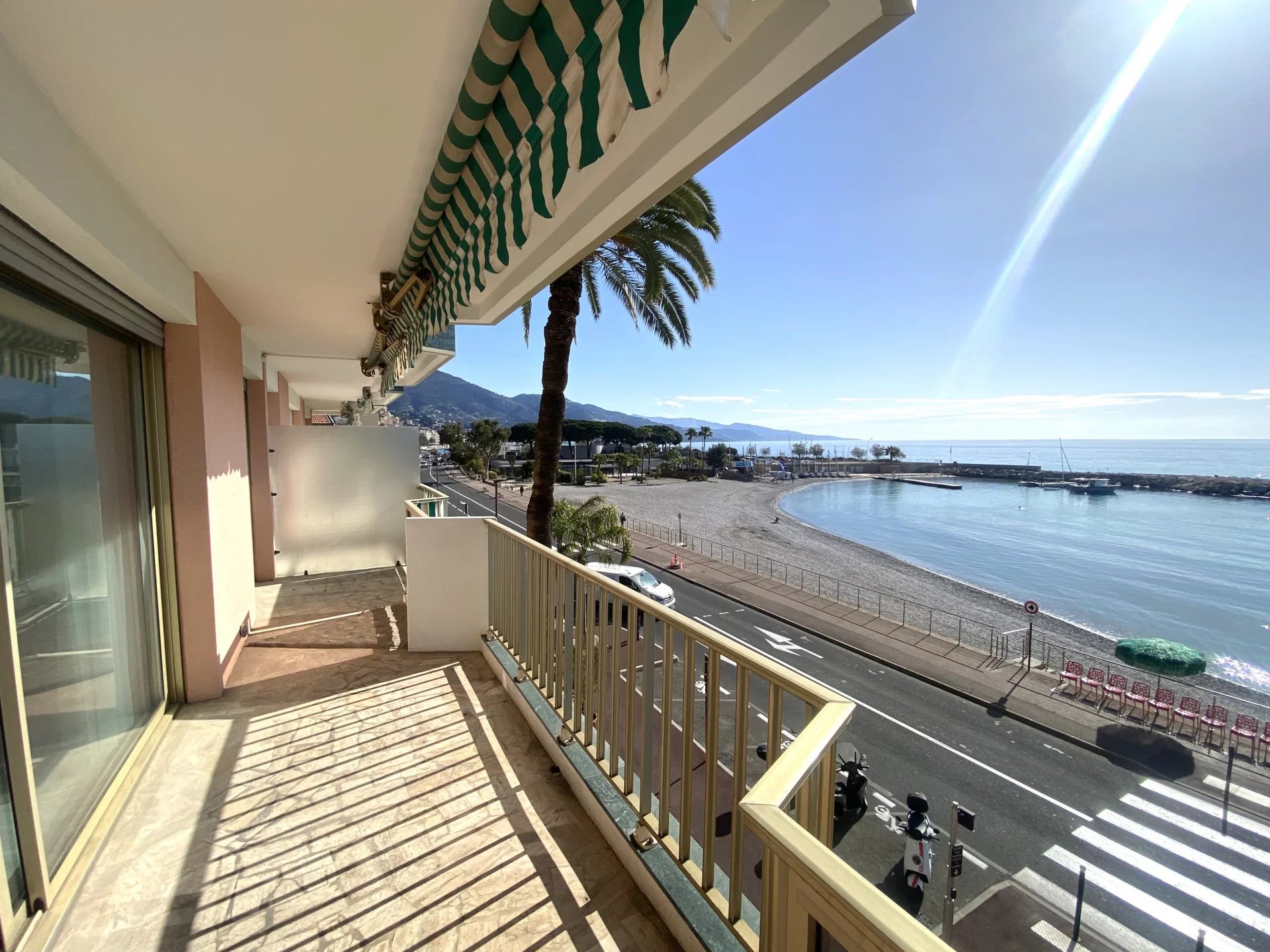 IN VENDITA ROQUEBRUNE CAP MARTIN - FRONTE MARE 2LOCALI 43MQ CON TERRAZZA 12MQ CANTINA