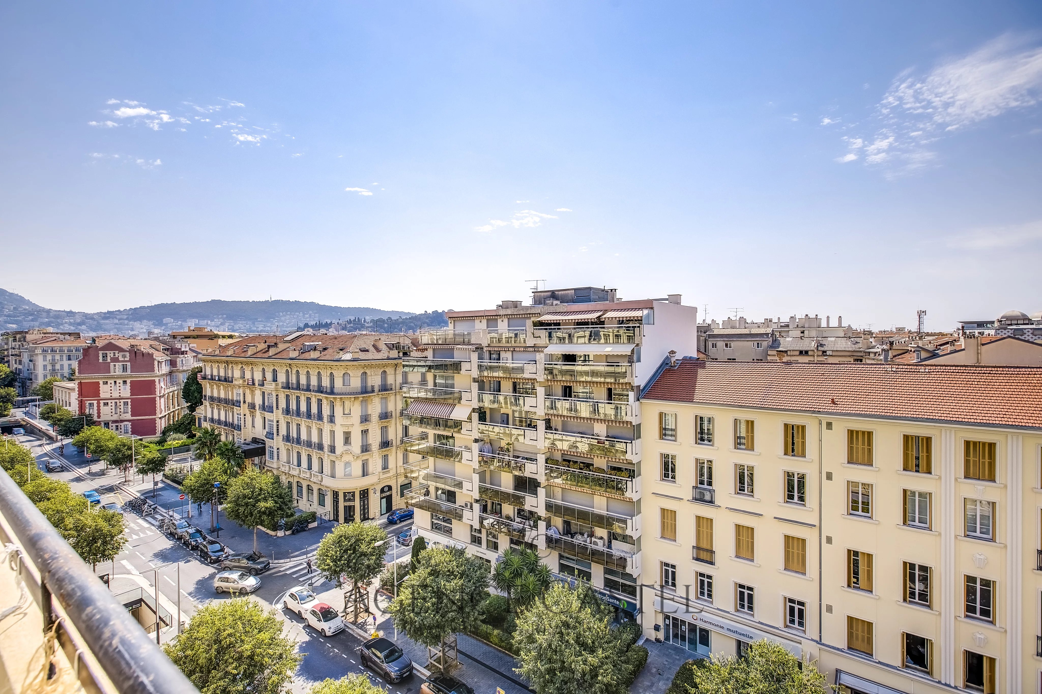NICE CARRE D'OR : 2 bed-room top floor