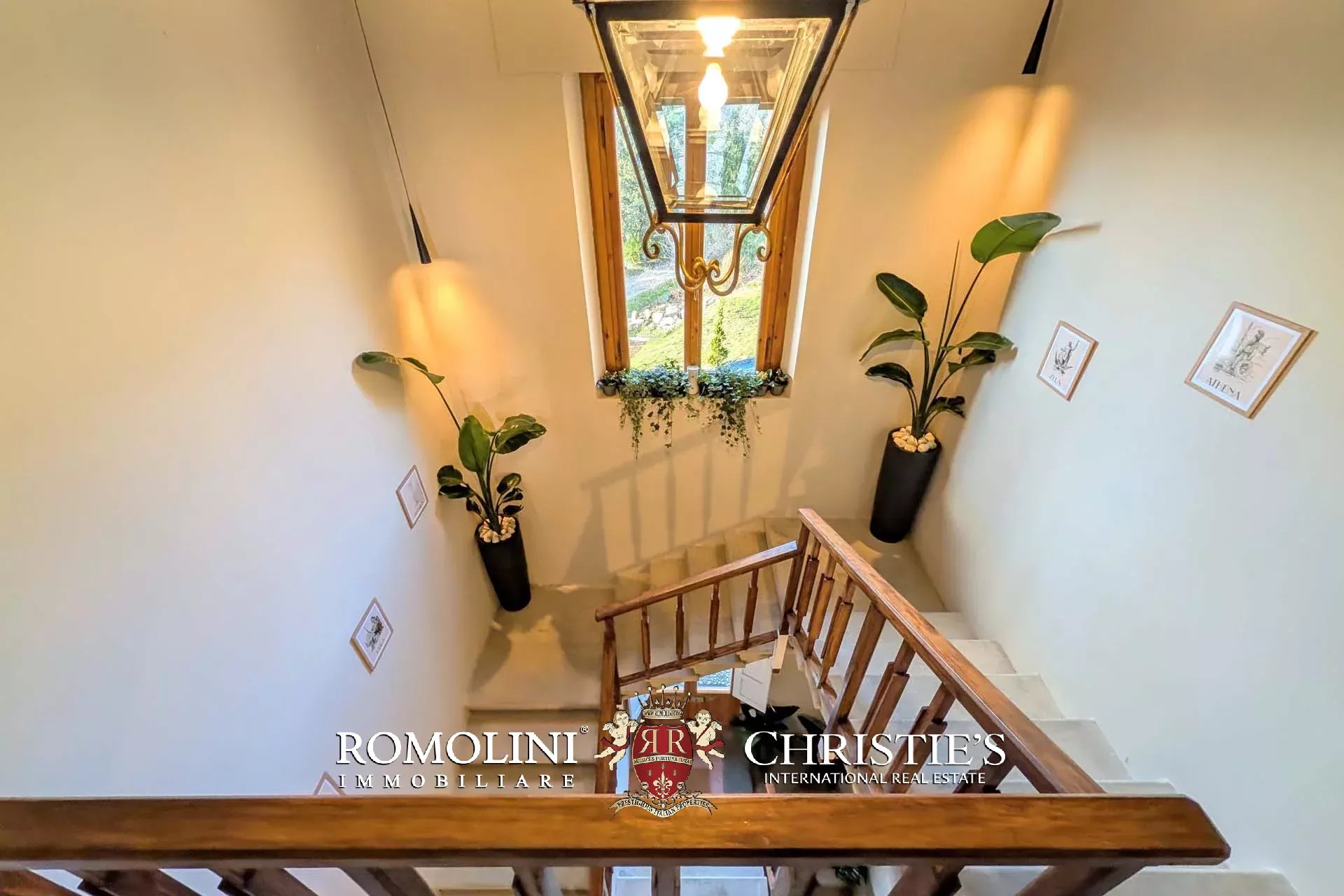 6 Bedroom Villa/Townhouse's Image 21