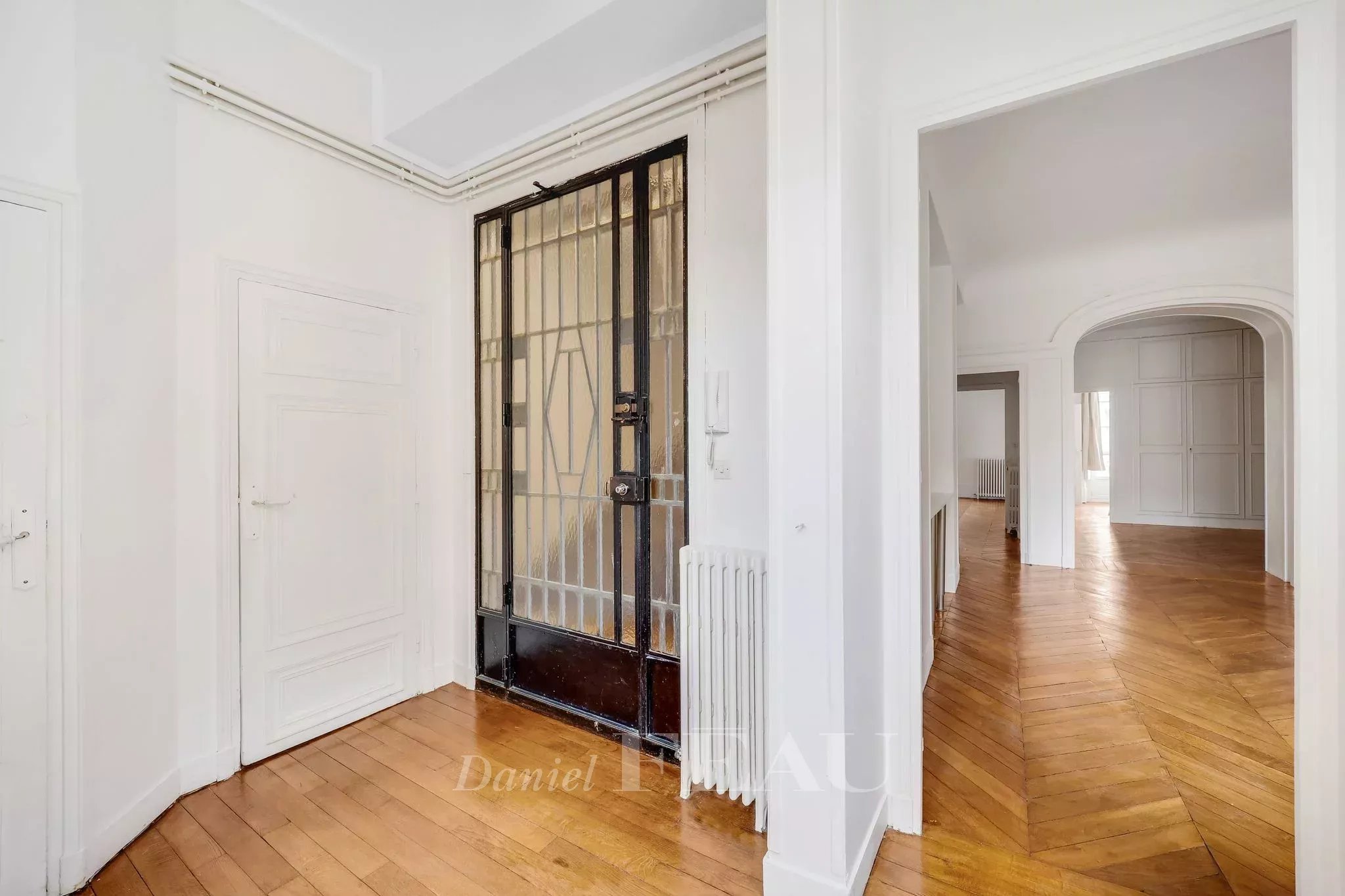 Versailles Notre Dame – A 6-bed family apartment