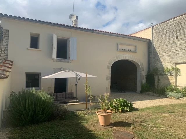 Charmante maison rénovée avec jardin clos