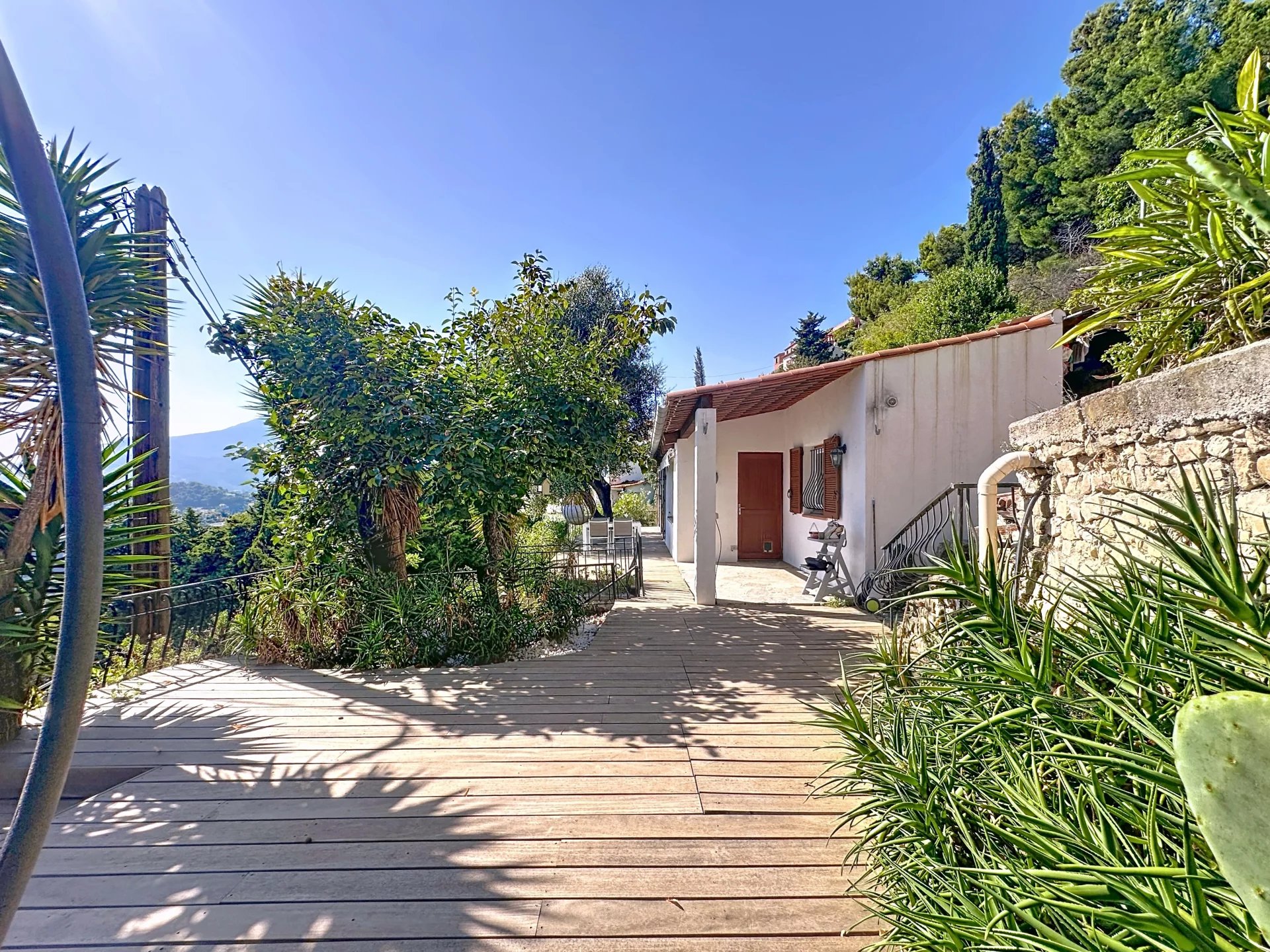 MAISON AVEC JARDIN - VUE MER