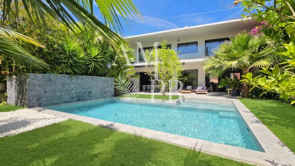 Villa for sale in Cannes — Elegant Contemporary Townhouse - Tropical inspiration