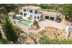 Superb Hilltop Villa with Panoramic Sea Views — photo 1 of 7