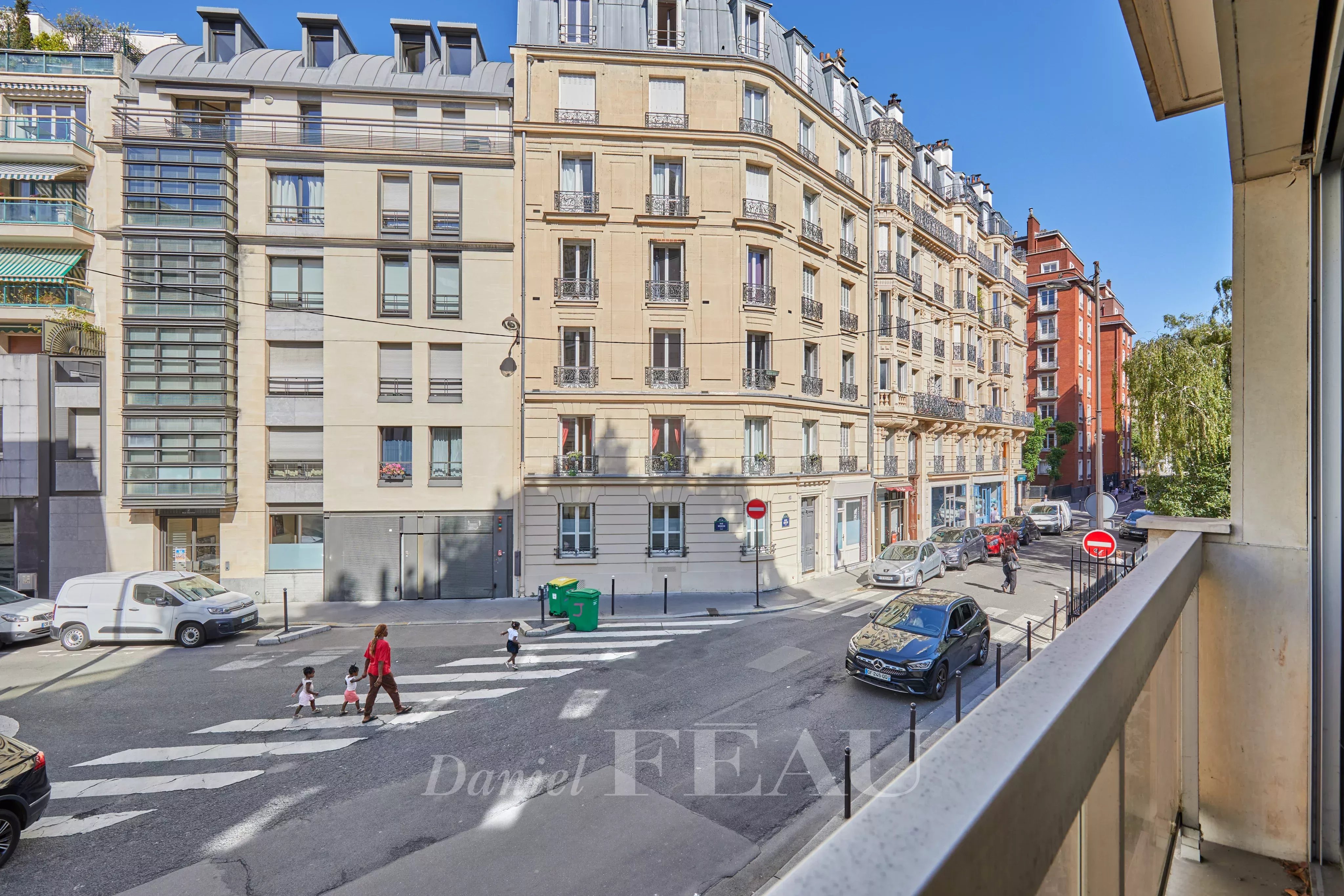 Sale Apartment Paris 17th