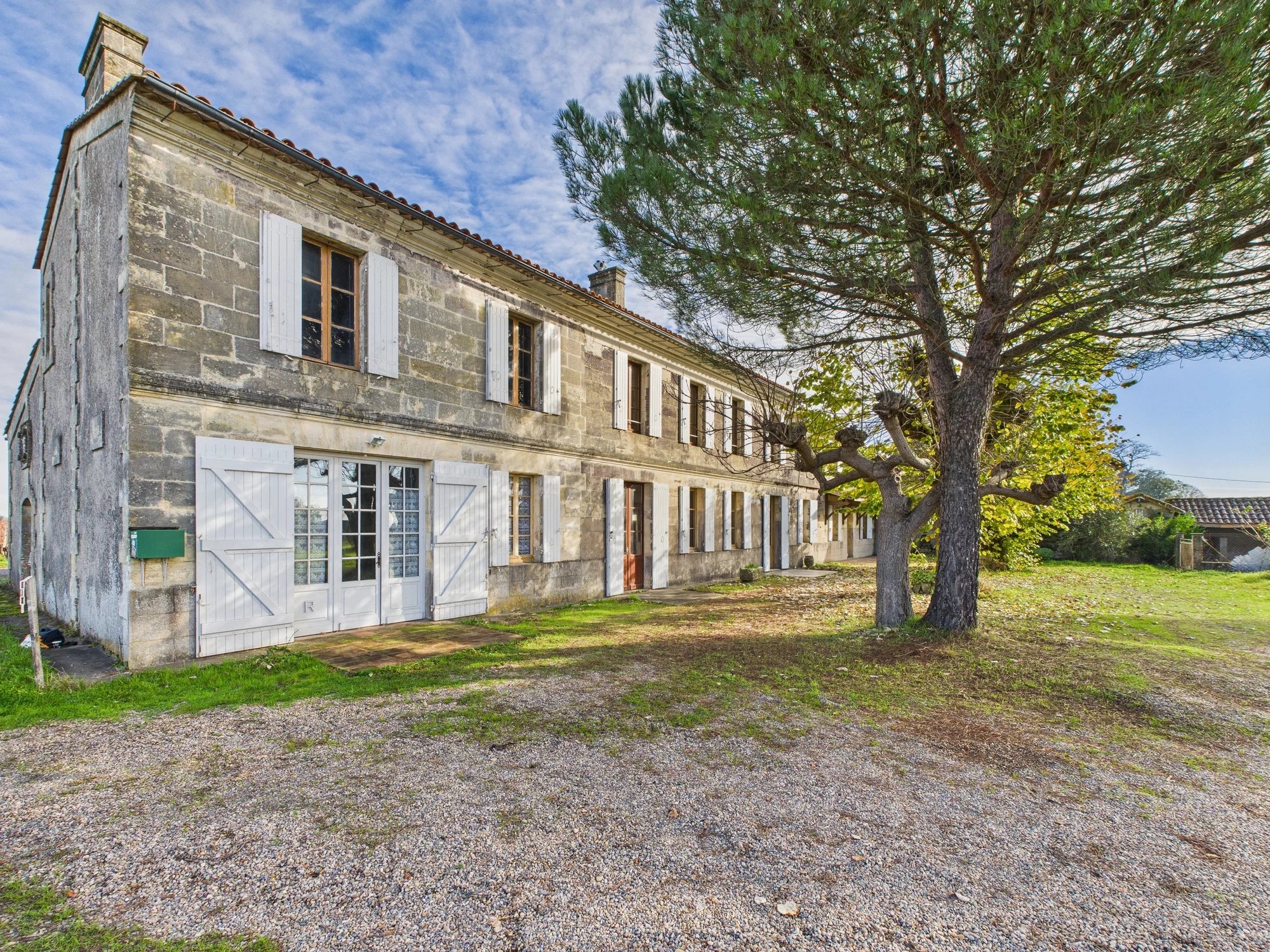House in Saint-Etienne-de-Lisse - Image 2